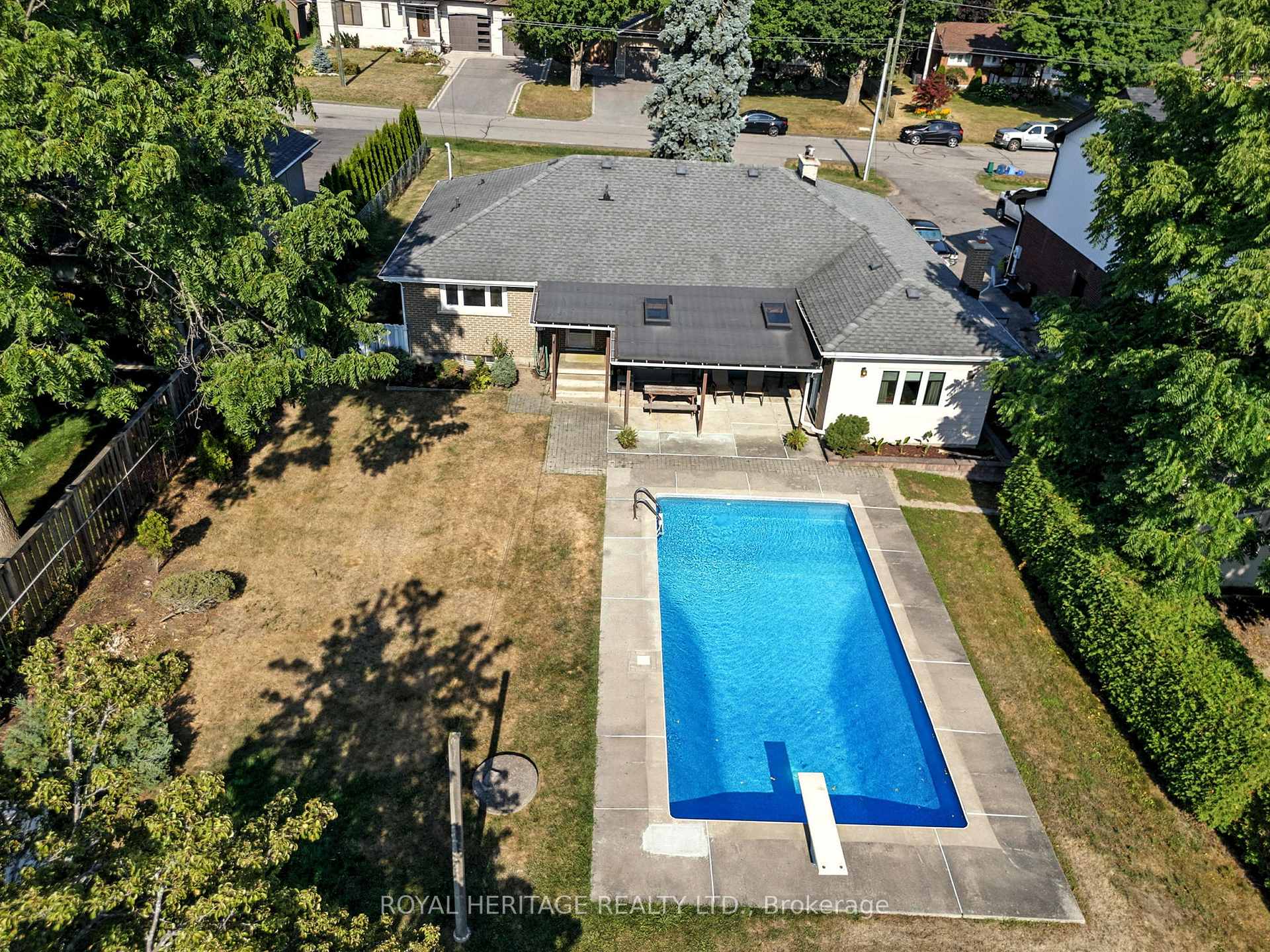 Photo 43 of 186 Meadow Road N, Whitby, Blue Grass Meadows — HOMEH