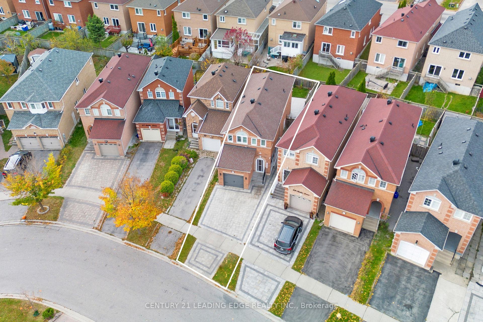 Photo 3 of 47 Stella Drive, Markham, Middlefield — HOMEH
