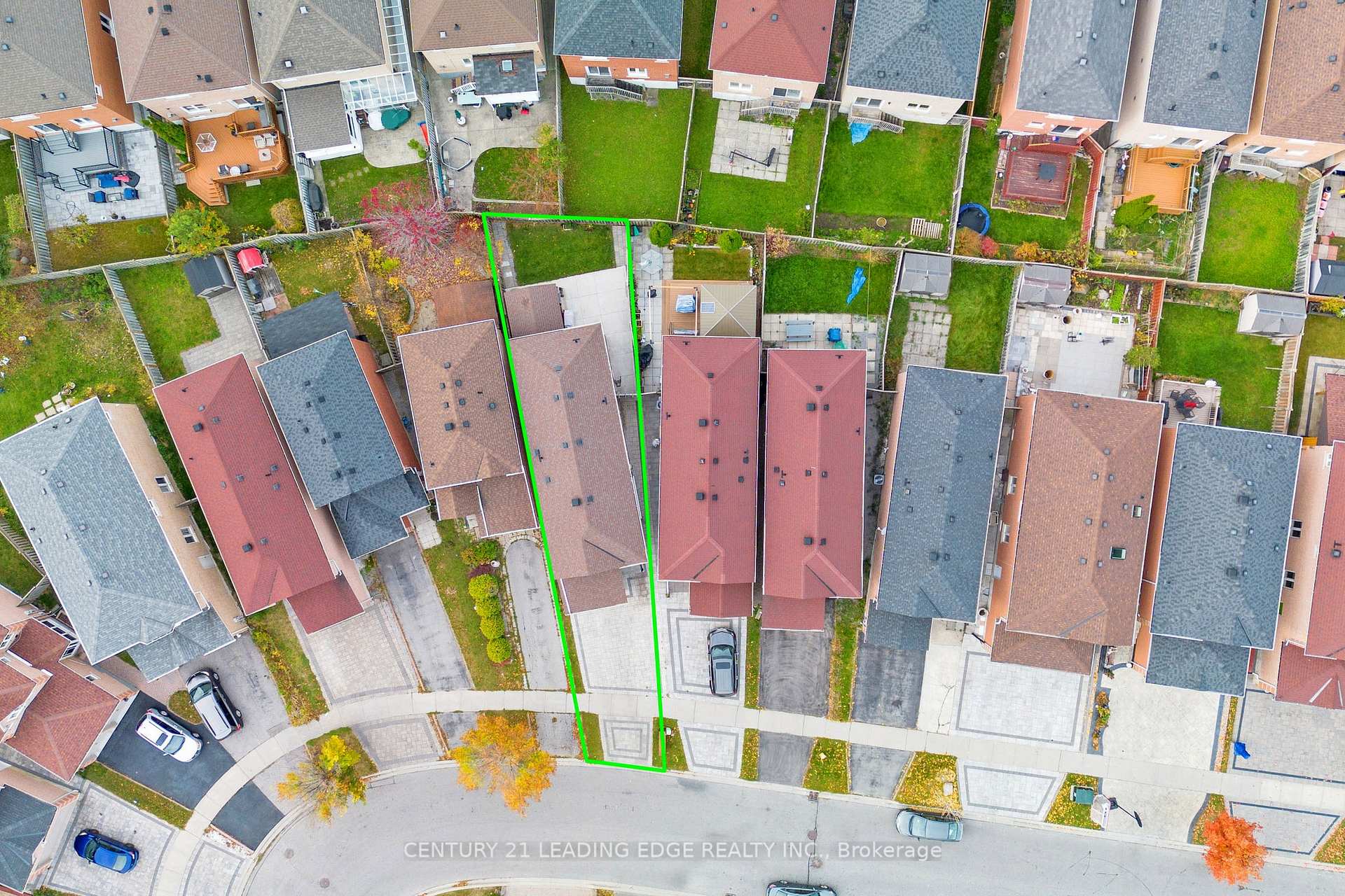 Photo 4 of 47 Stella Drive, Markham, Middlefield — HOMEH