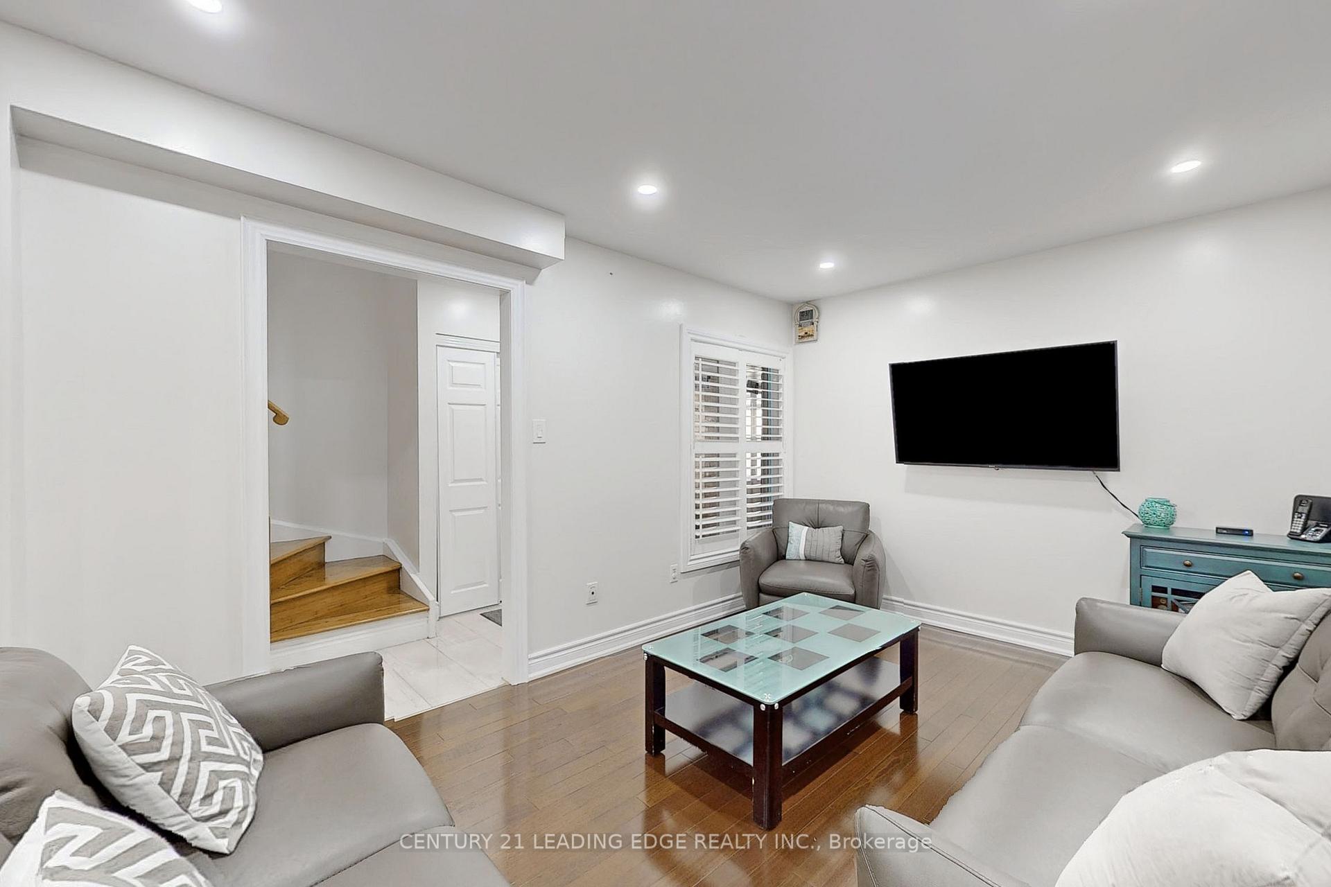 Photo 8 of 47 Stella Drive, Markham, Middlefield — HOMEH