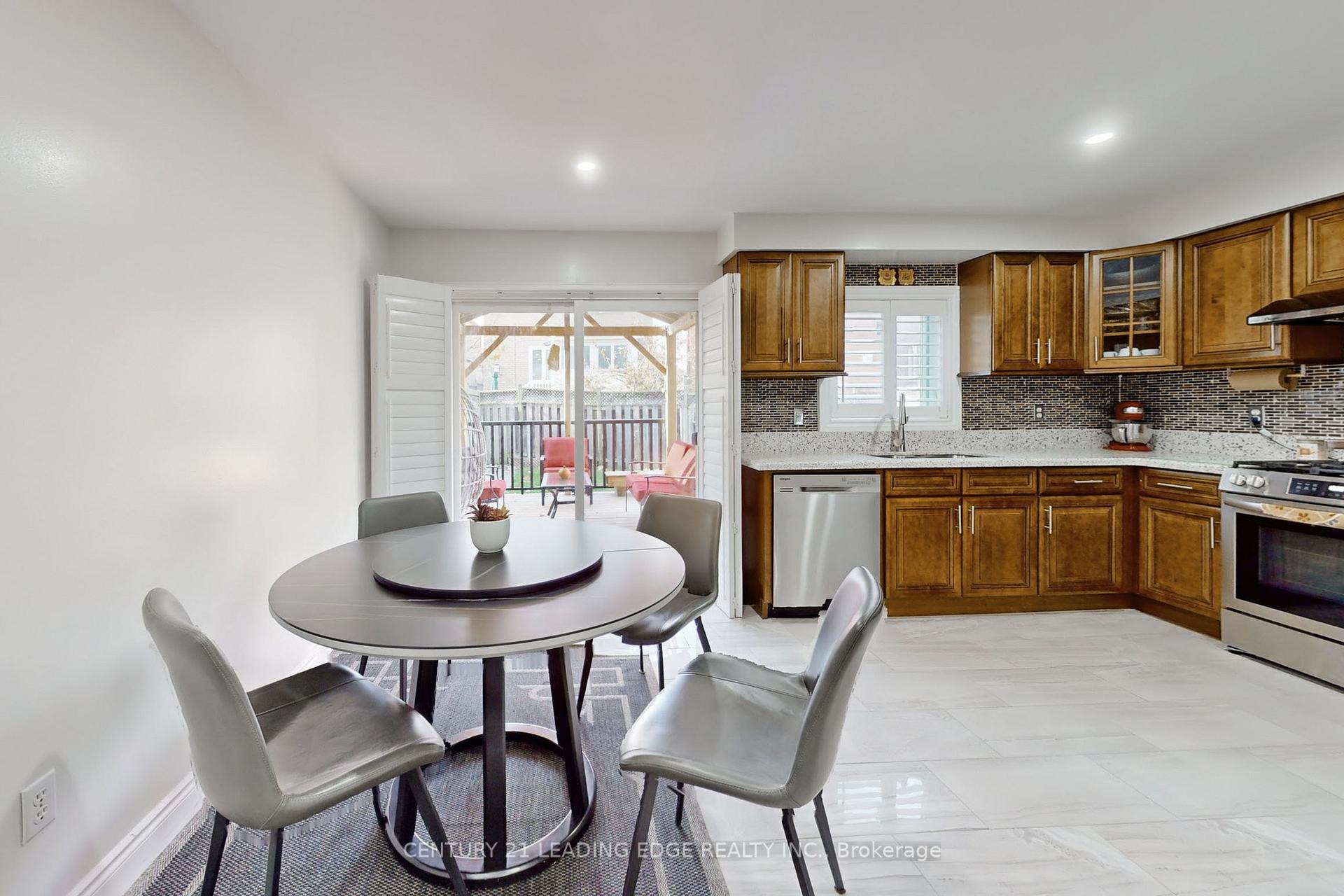 Photo 10 of 47 Stella Drive, Markham, Middlefield — HOMEH