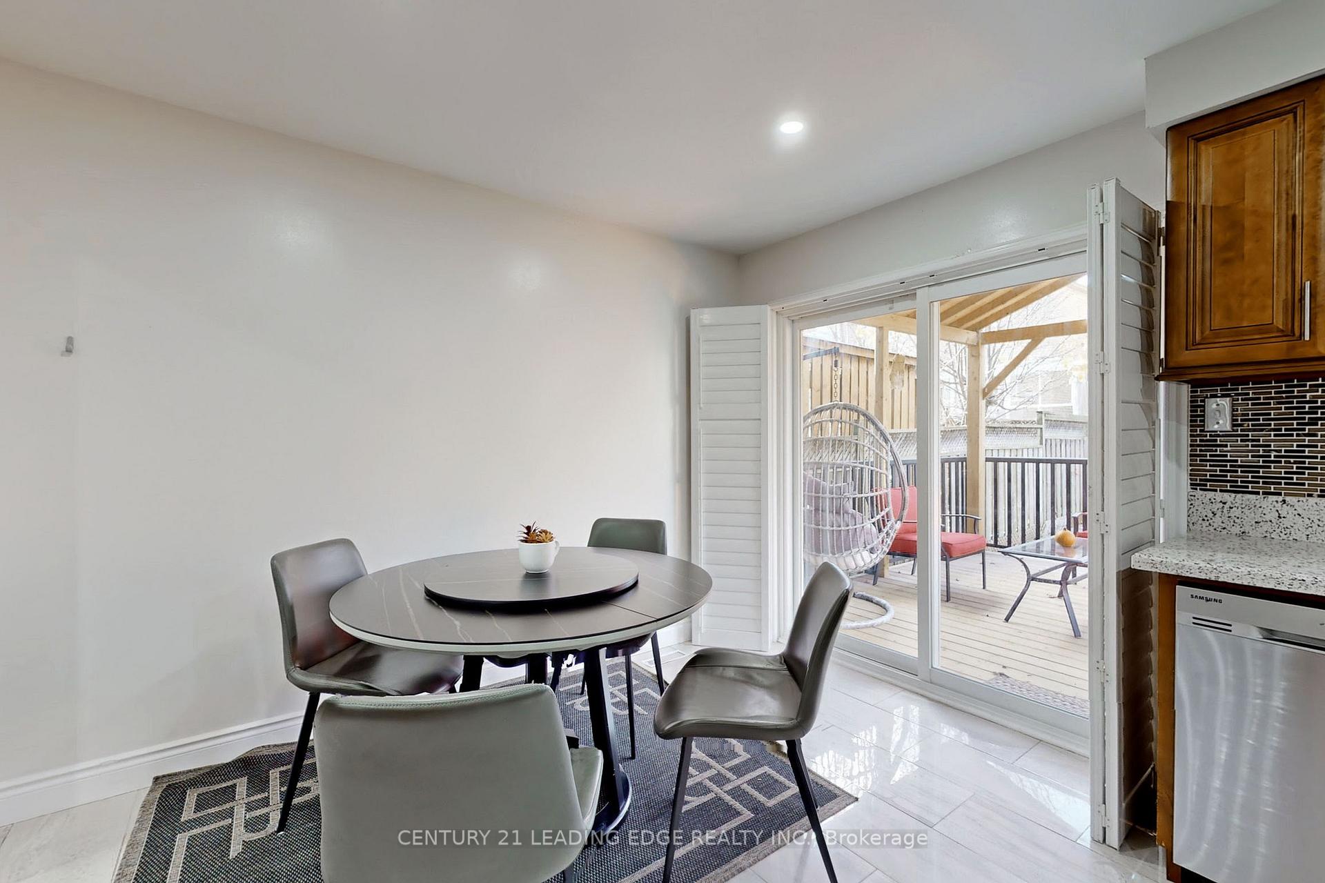 Photo 11 of 47 Stella Drive, Markham, Middlefield — HOMEH