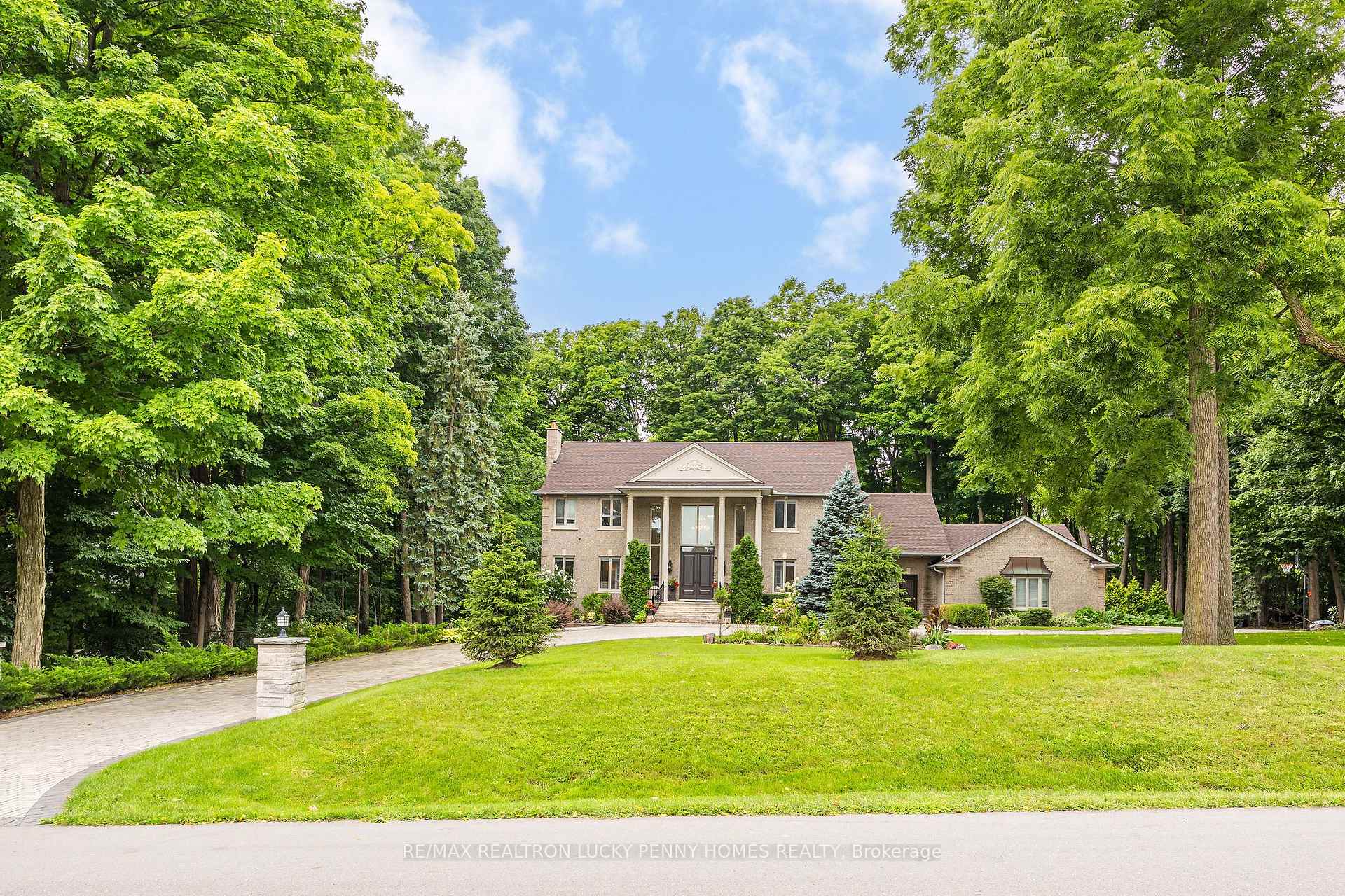 Front of 10 Walnut Glen Place