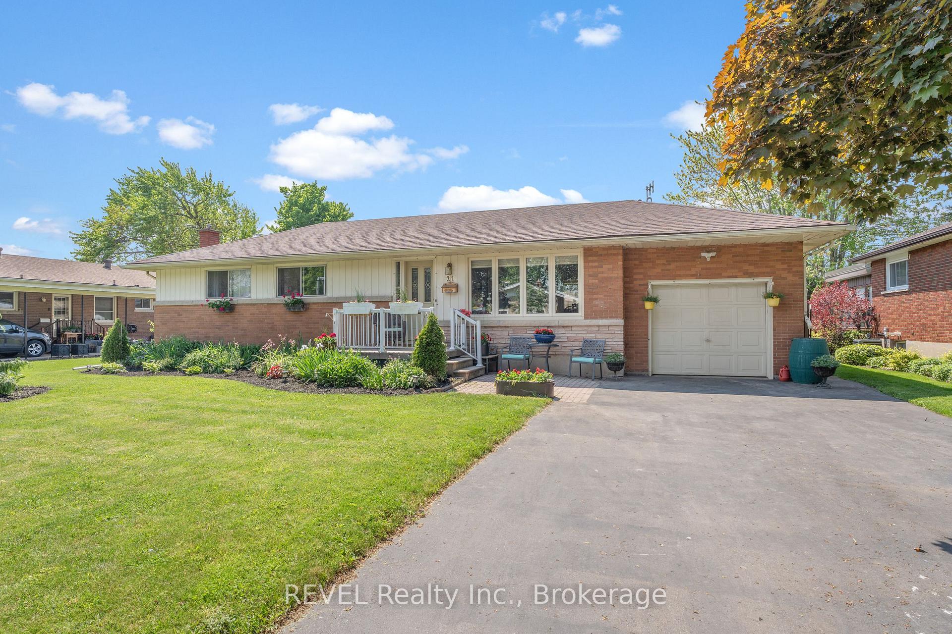 Photo 1 of 21 Westmount Crescent, Welland, Prince Charles — HOMEH