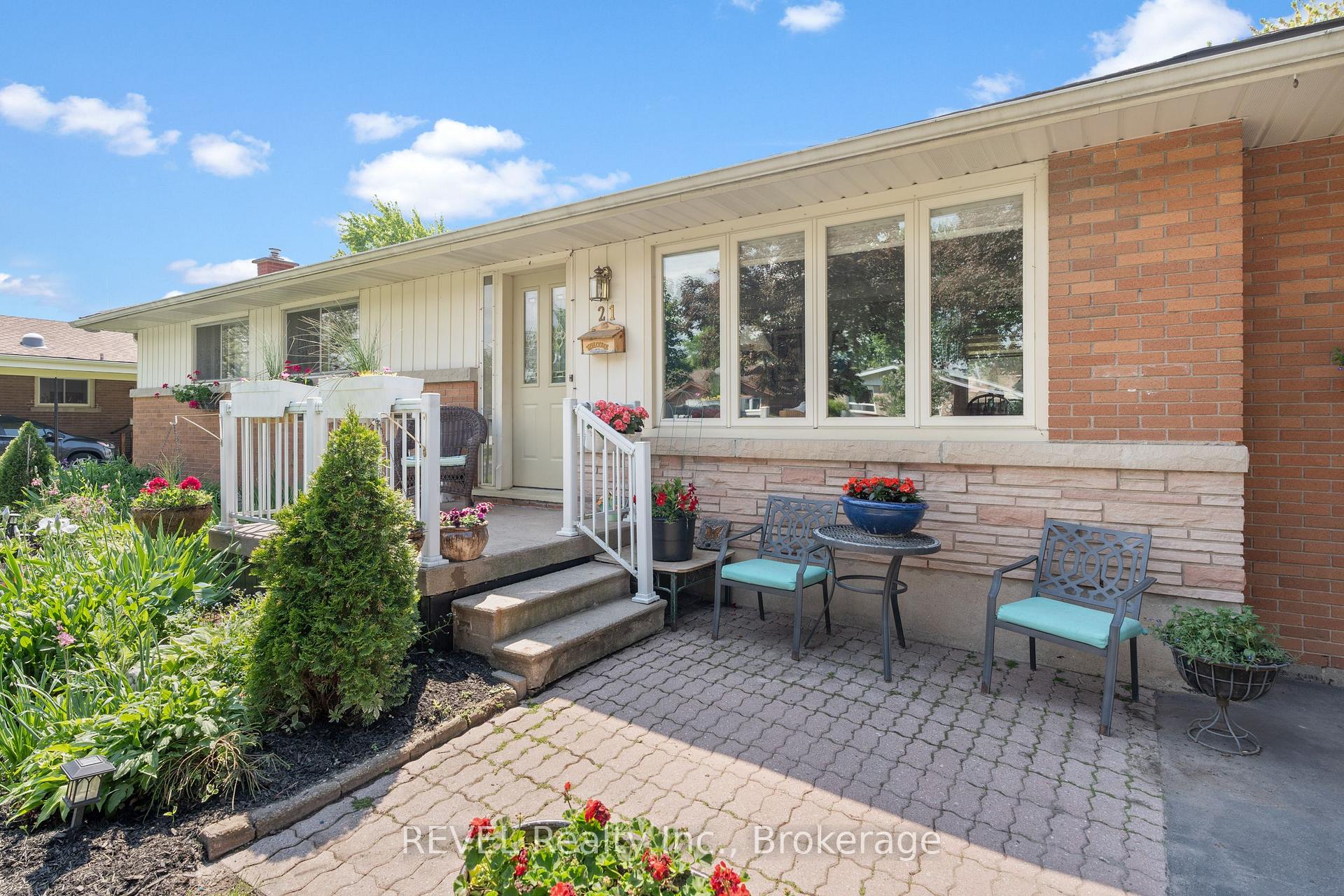 Photo 3 of 21 Westmount Crescent, Welland, Prince Charles — HOMEH