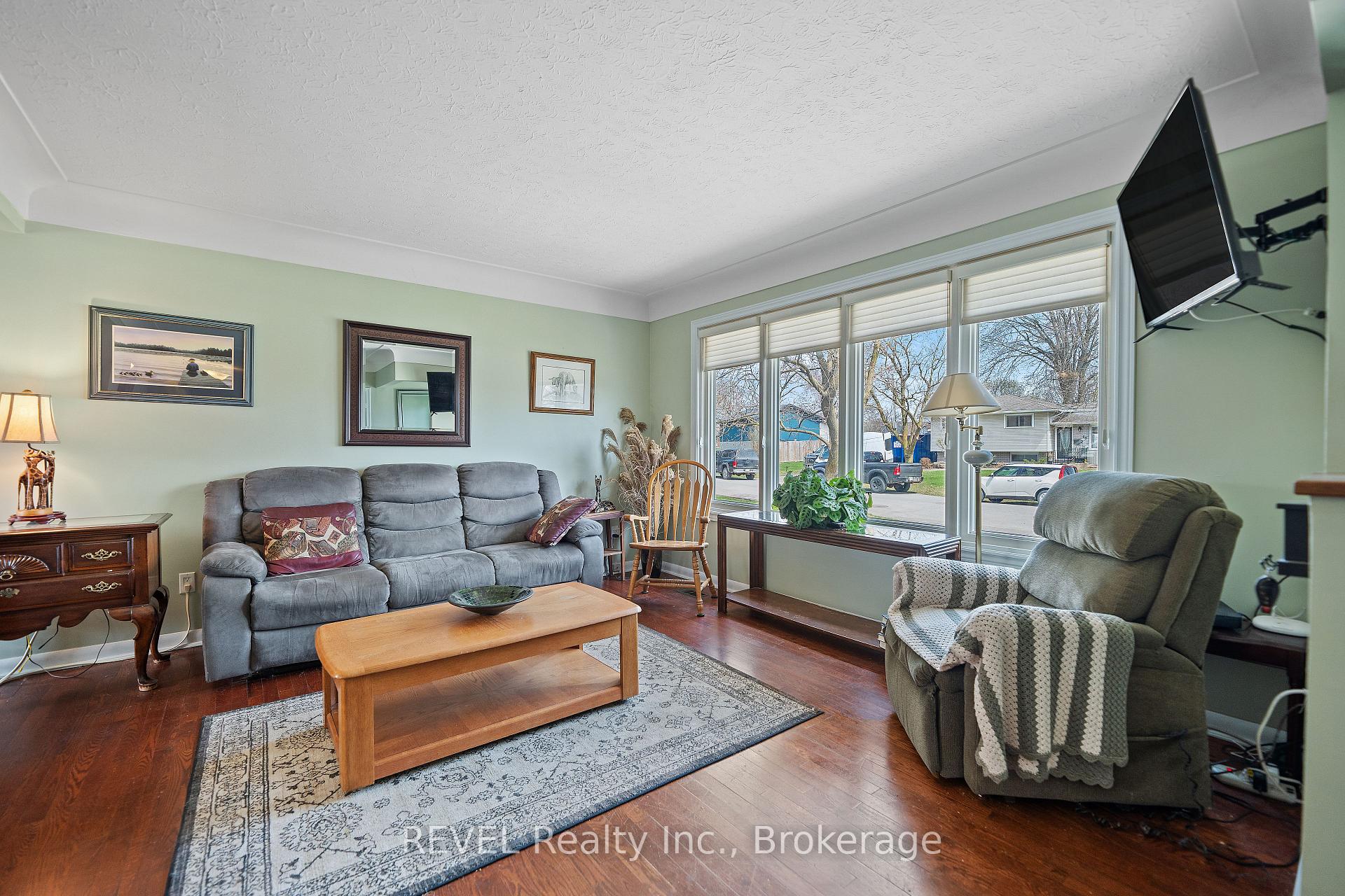 Photo 10 of 21 Westmount Crescent, Welland, Prince Charles — HOMEH
