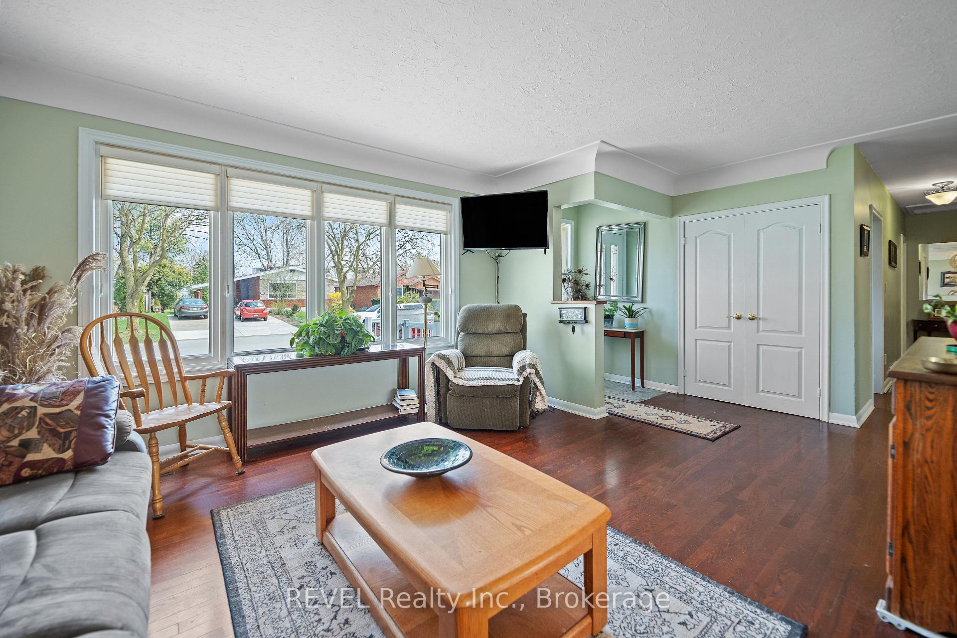 Photo 11 of 21 Westmount Crescent, Welland, Prince Charles — HOMEH