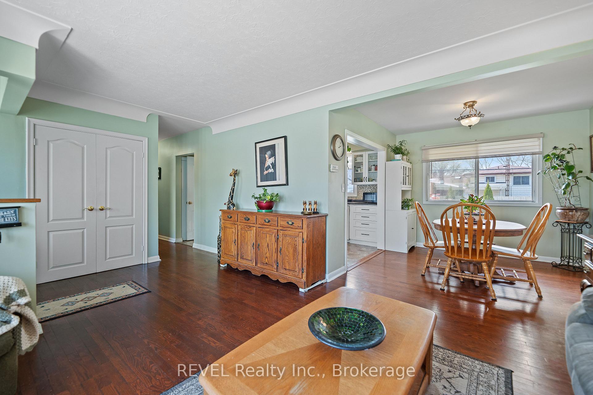 Photo 12 of 21 Westmount Crescent, Welland, Prince Charles — HOMEH