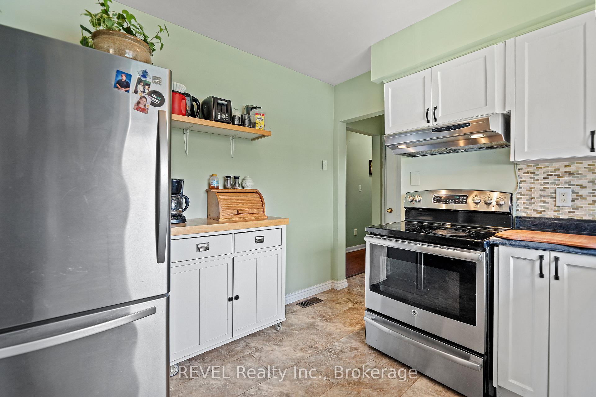 Photo 14 of 21 Westmount Crescent, Welland, Prince Charles — HOMEH