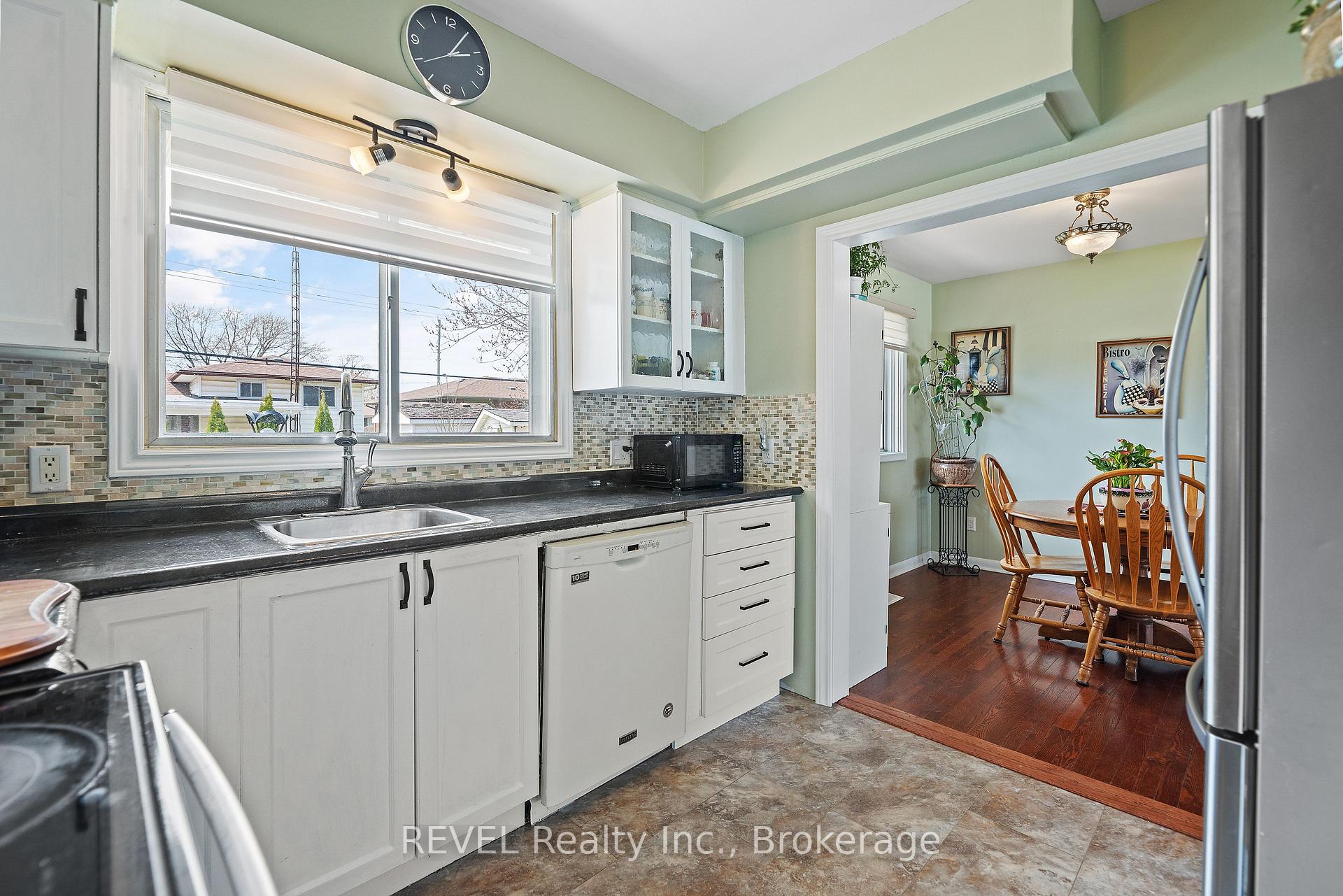 Photo 16 of 21 Westmount Crescent, Welland, Prince Charles — HOMEH