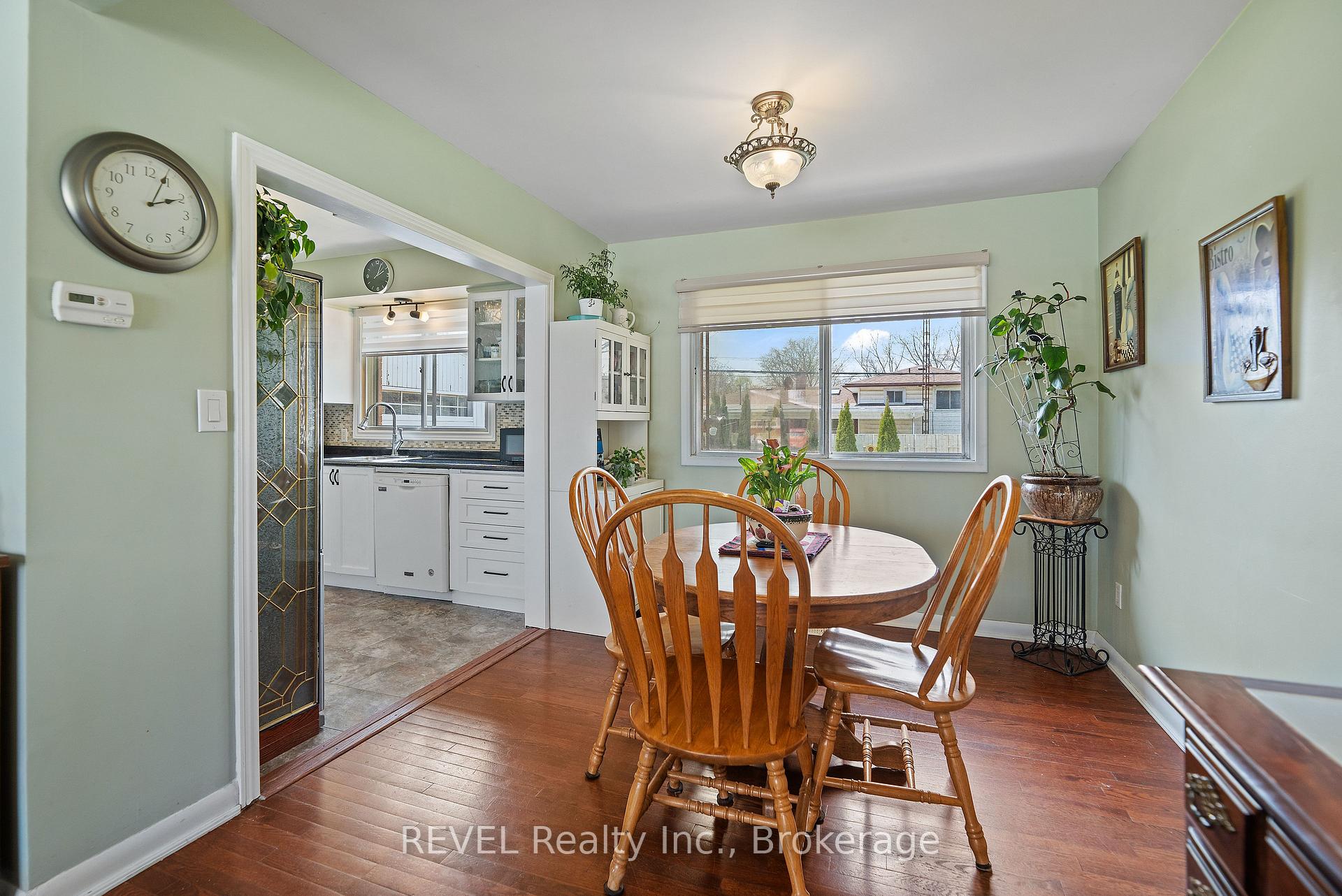 Photo 17 of 21 Westmount Crescent, Welland, Prince Charles — HOMEH
