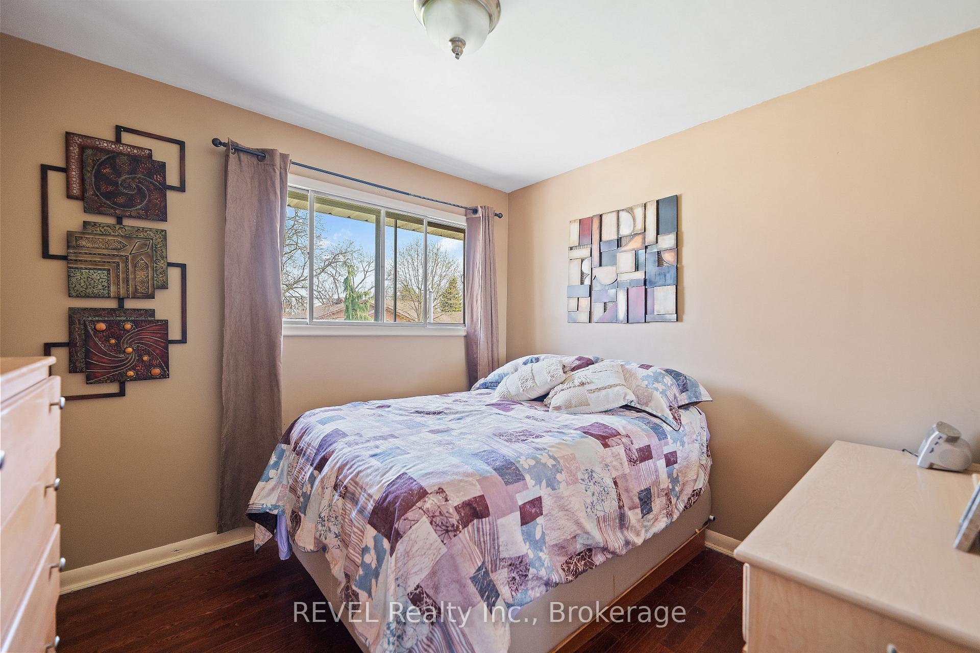 Photo 18 of 21 Westmount Crescent, Welland, Prince Charles — HOMEH