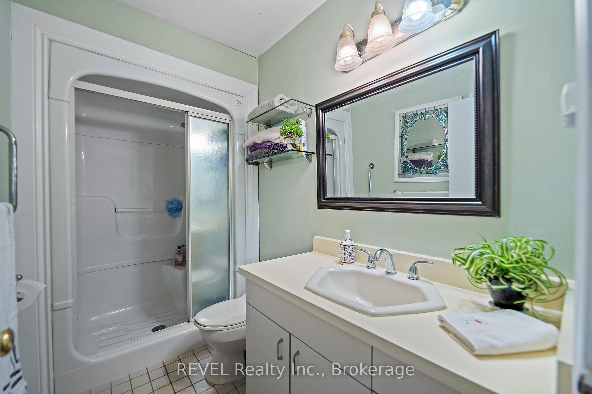Photo 19 of 21 Westmount Crescent, Welland, Prince Charles — HOMEH