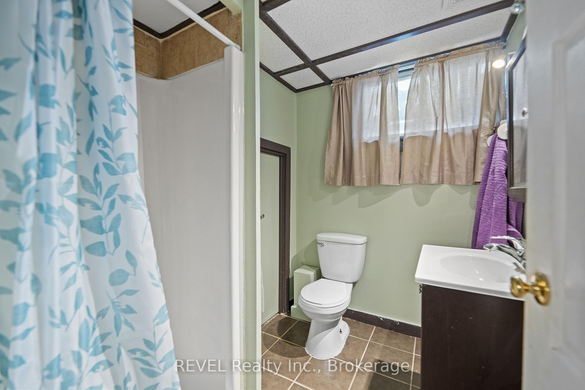 Photo 23 of 21 Westmount Crescent, Welland, Prince Charles — HOMEH