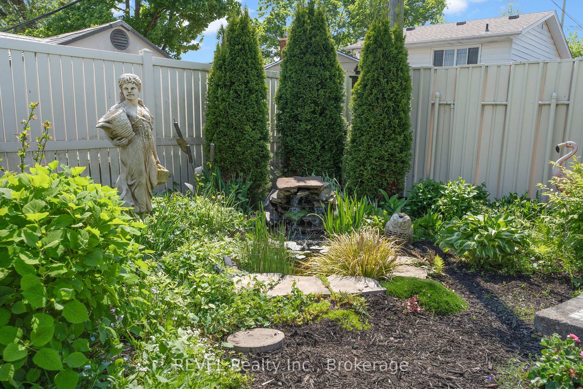Photo 31 of 21 Westmount Crescent, Welland, Prince Charles — HOMEH