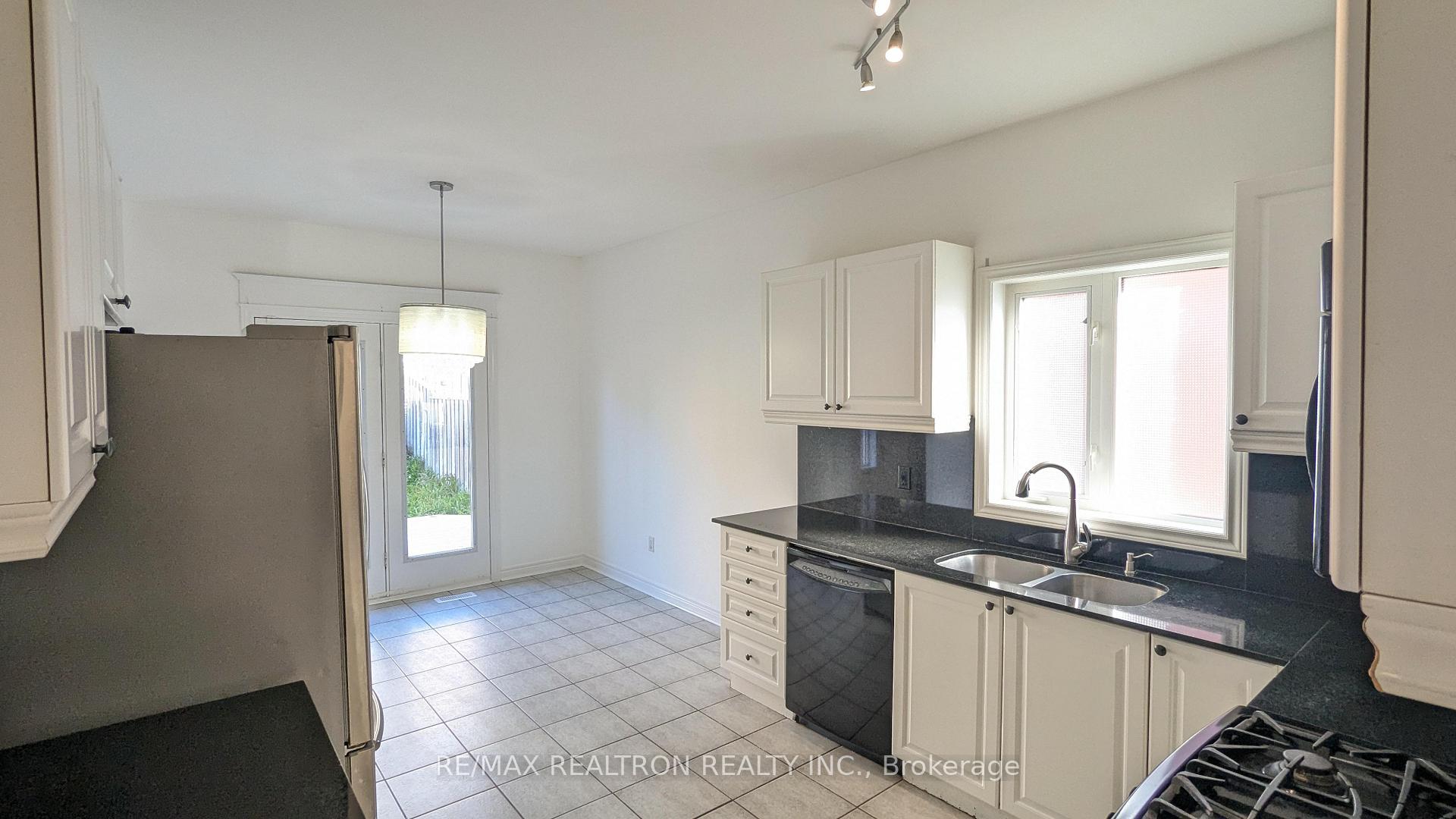 Photo 5 of 4 Pitfield Avenue, Whitby, Rolling Acres — HOMEH