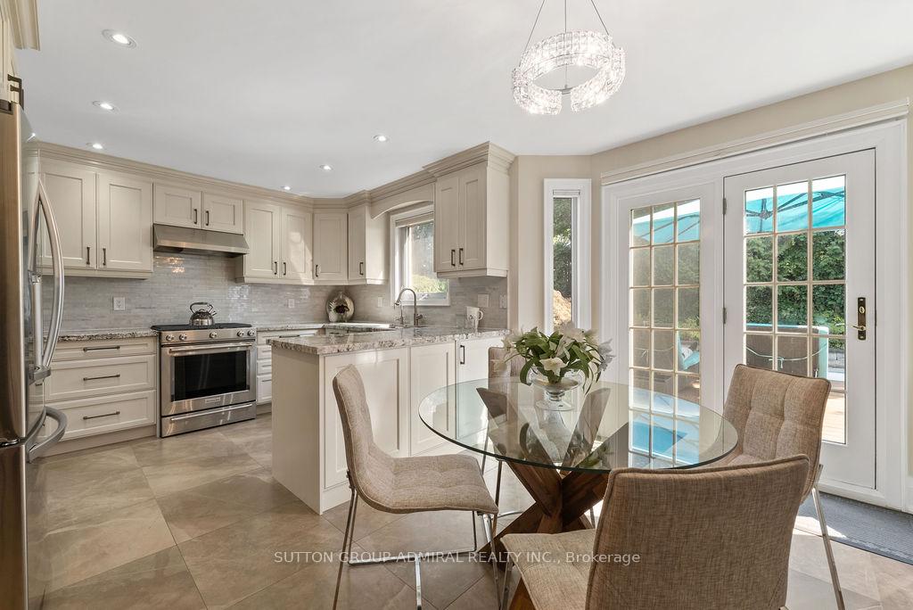 Photo 2 of 40 Joshua Court, Vaughan, Crestwood-Springfarm-Yorkhill — HOMEH