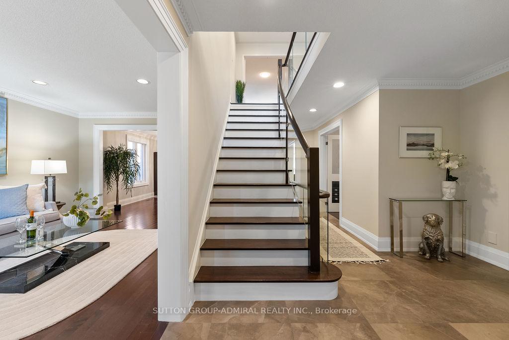 Photo 4 of 40 Joshua Court, Vaughan, Crestwood-Springfarm-Yorkhill — HOMEH