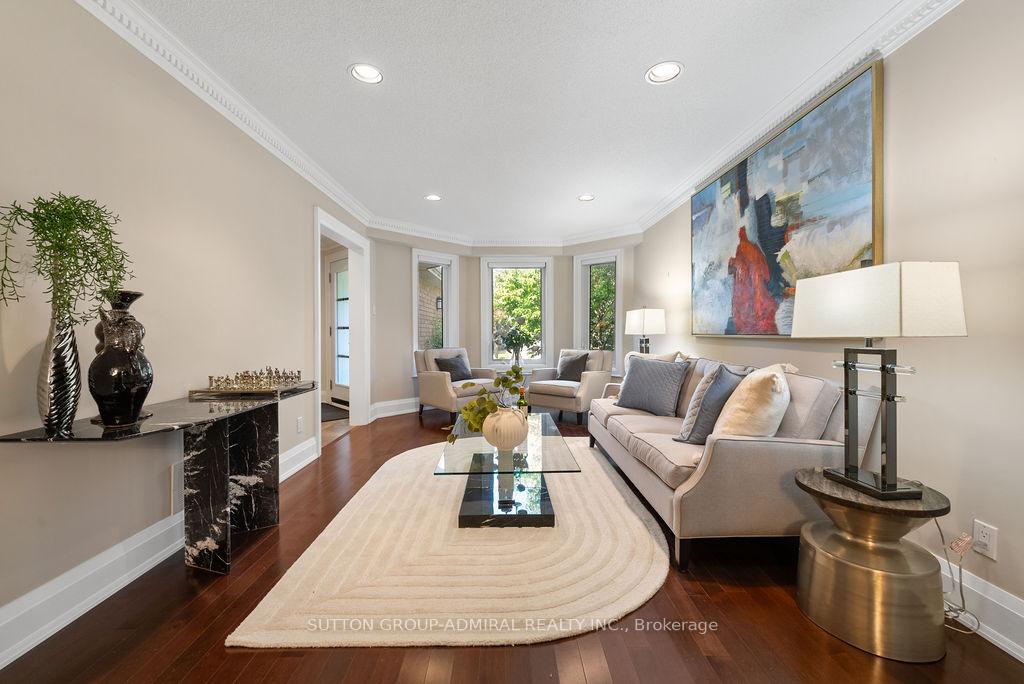 Photo 5 of 40 Joshua Court, Vaughan, Crestwood-Springfarm-Yorkhill — HOMEH