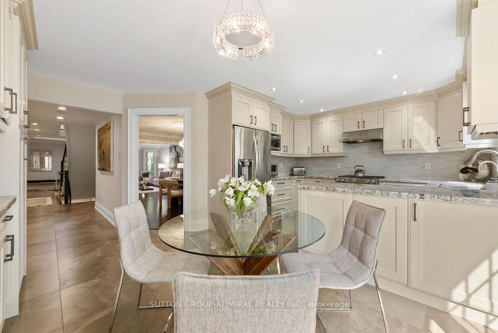 Photo 9 of 40 Joshua Court, Vaughan, Crestwood-Springfarm-Yorkhill — HOMEH