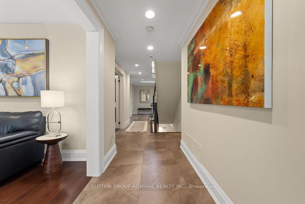 Photo 10 of 40 Joshua Court, Vaughan, Crestwood-Springfarm-Yorkhill — HOMEH