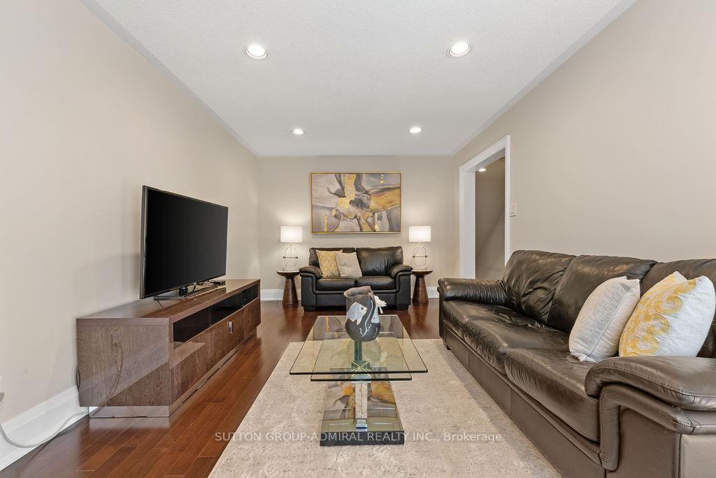 Photo 11 of 40 Joshua Court, Vaughan, Crestwood-Springfarm-Yorkhill — HOMEH