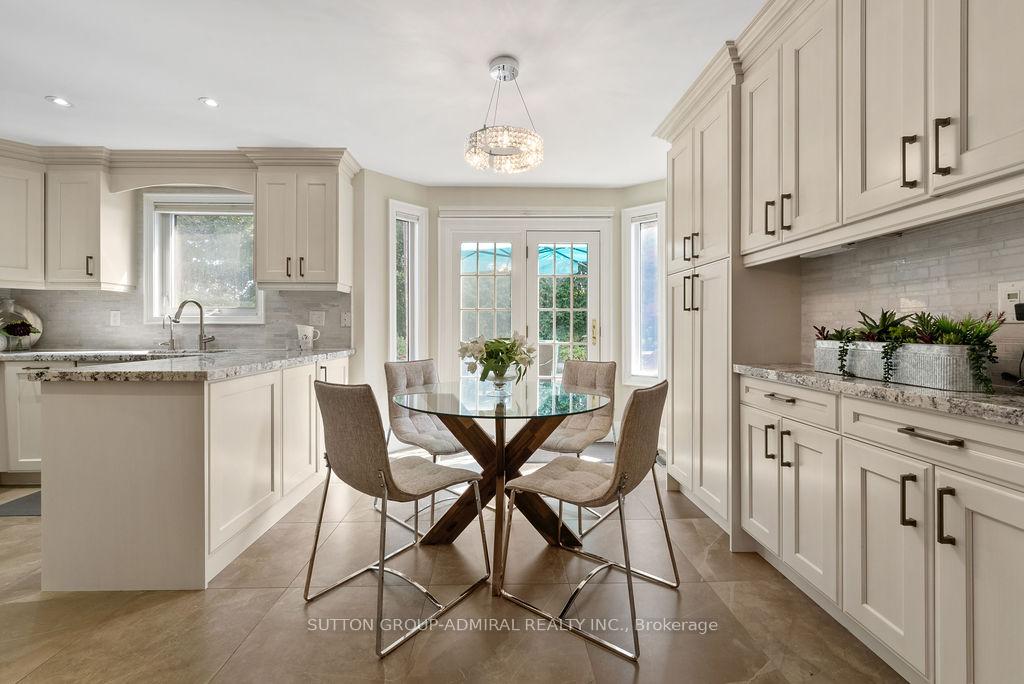 Photo 17 of 40 Joshua Court, Vaughan, Crestwood-Springfarm-Yorkhill — HOMEH