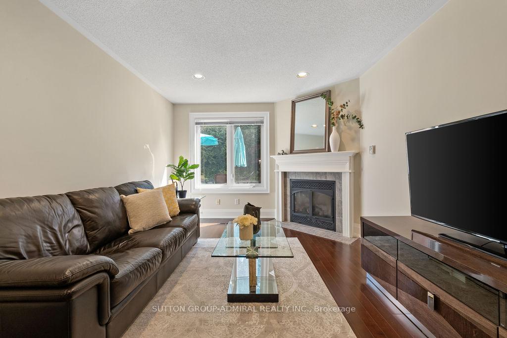 Photo 20 of 40 Joshua Court, Vaughan, Crestwood-Springfarm-Yorkhill — HOMEH