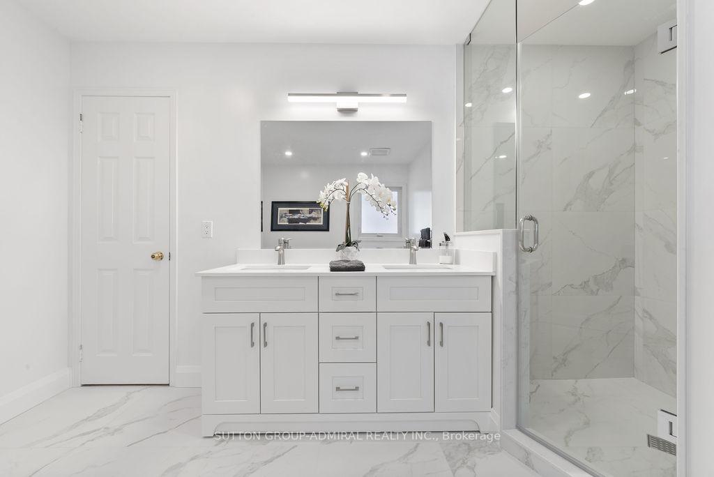 Photo 24 of 40 Joshua Court, Vaughan, Crestwood-Springfarm-Yorkhill — HOMEH