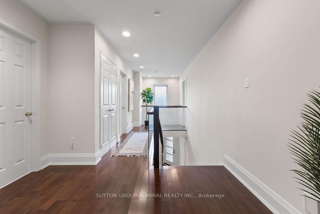 Photo 26 of 40 Joshua Court, Vaughan, Crestwood-Springfarm-Yorkhill — HOMEH