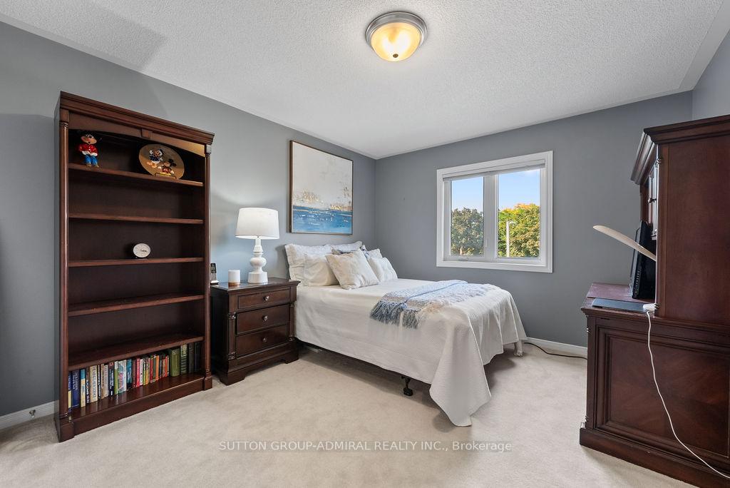 Photo 32 of 40 Joshua Court, Vaughan, Crestwood-Springfarm-Yorkhill — HOMEH