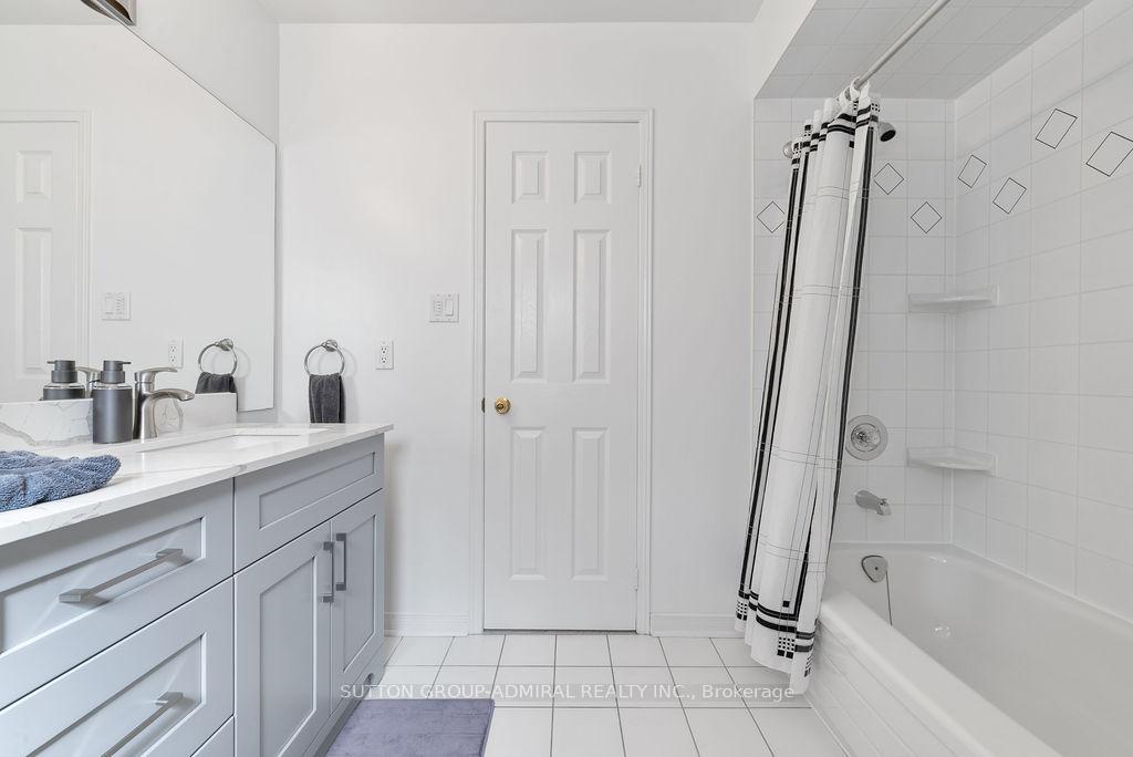 Photo 36 of 40 Joshua Court, Vaughan, Crestwood-Springfarm-Yorkhill — HOMEH