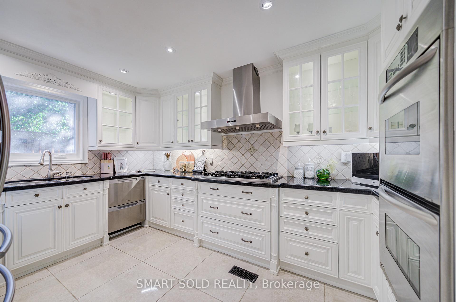 Photo 17 of 200 Rosedale Heights Drive, Vaughan, Uplands — HOMEH
