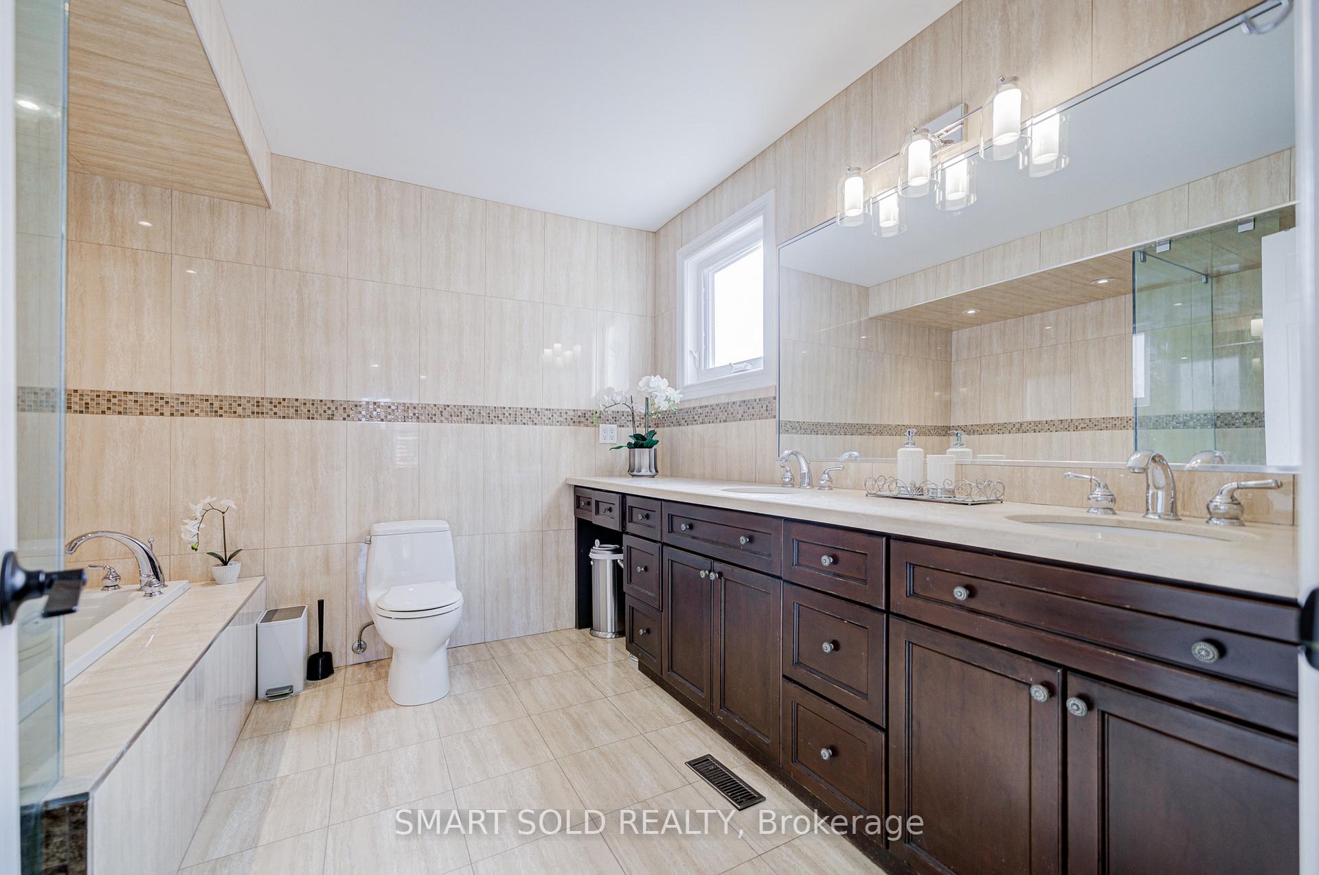 Photo 30 of 200 Rosedale Heights Drive, Vaughan, Uplands — HOMEH
