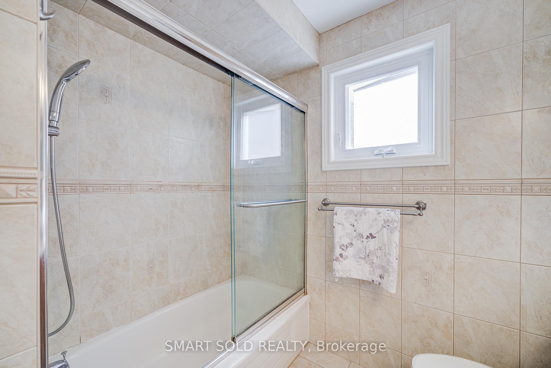 Photo 35 of 200 Rosedale Heights Drive, Vaughan, Uplands — HOMEH
