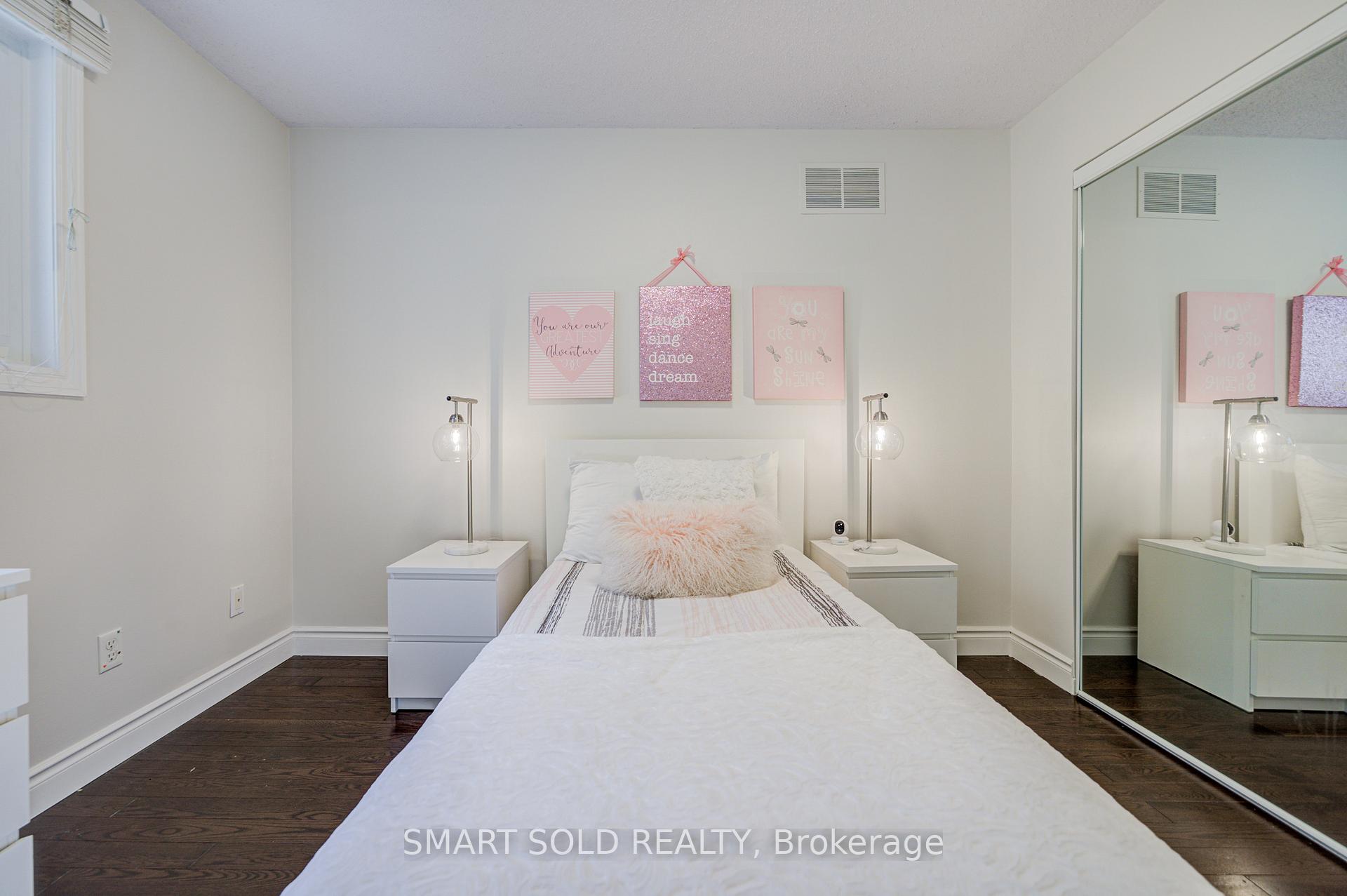Photo 37 of 200 Rosedale Heights Drive, Vaughan, Uplands — HOMEH