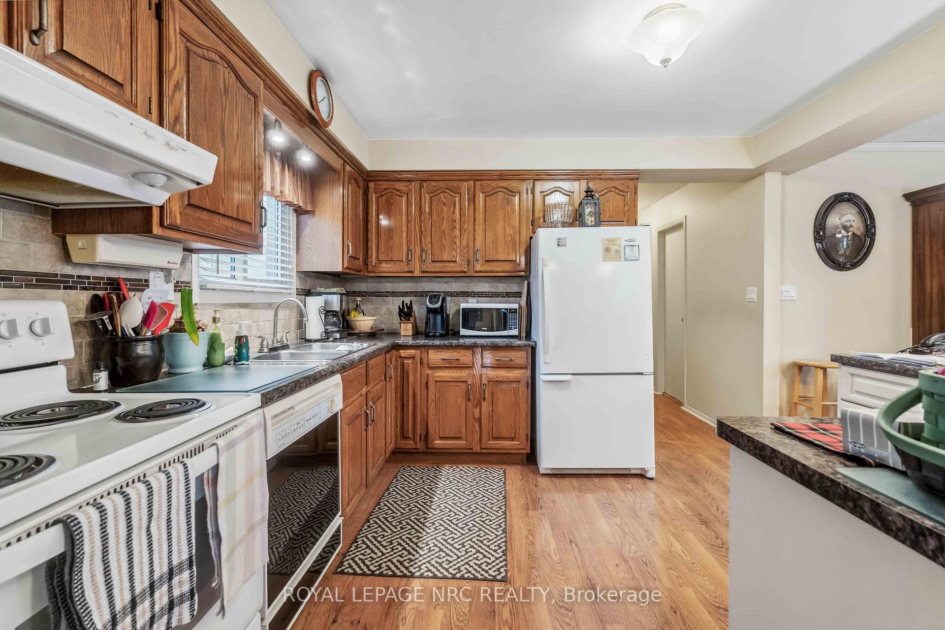 Photo 9 of 127 Melissa Crescent, Welland, N. Welland — HOMEH