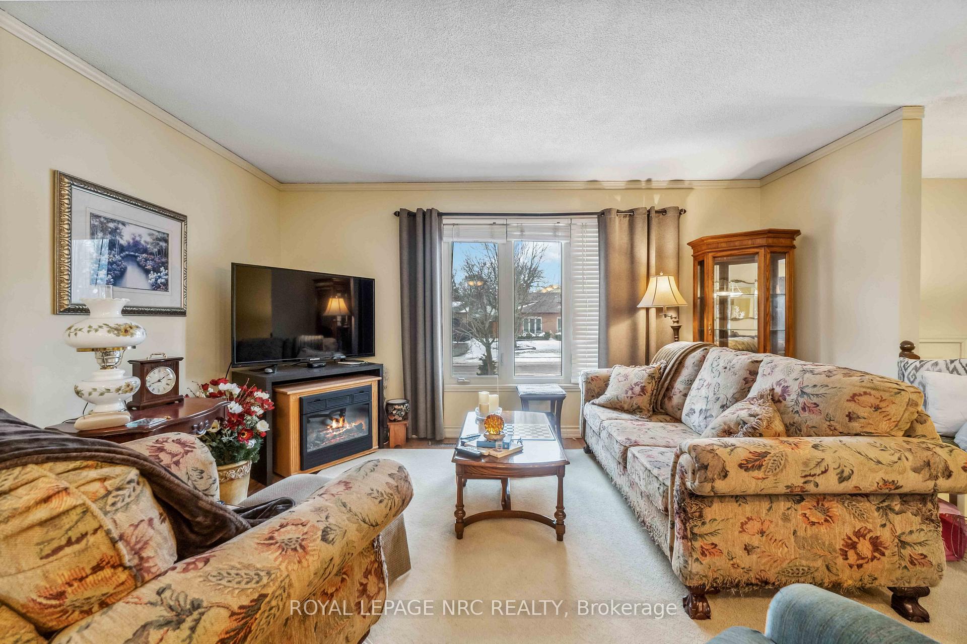 Photo 12 of 127 Melissa Crescent, Welland, N. Welland — HOMEH