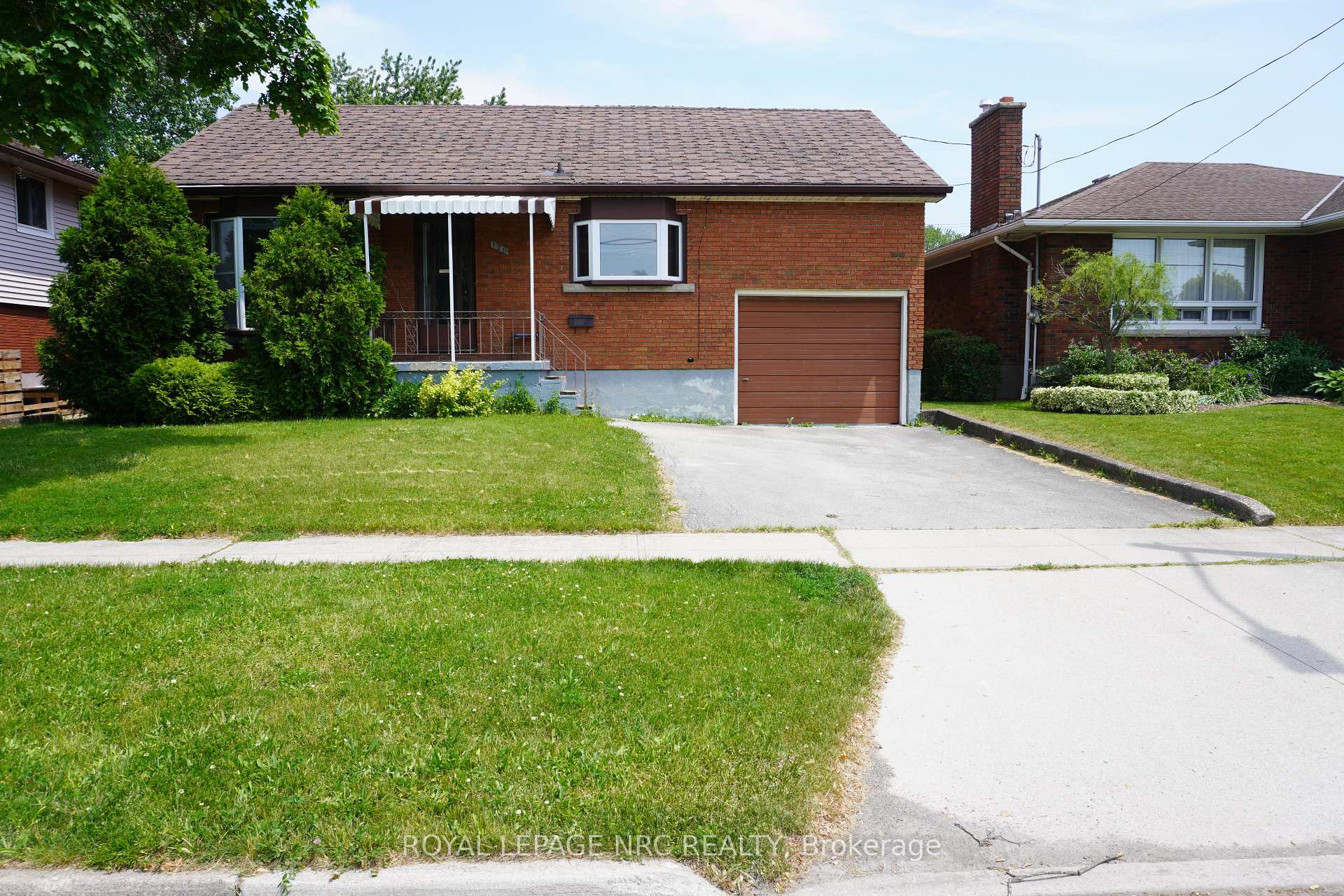 Photo 1 of 120 Golden Boulevard E, Welland, Lincoln/Crowland — HOMEH