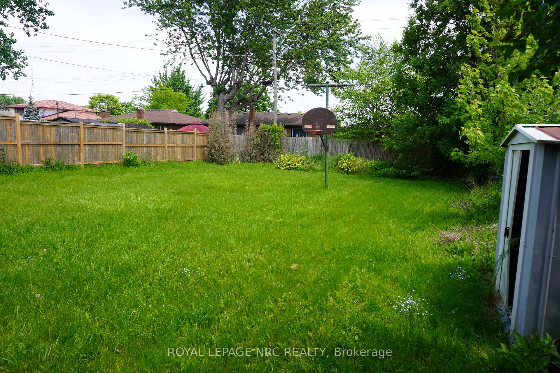 Photo 6 of 120 Golden Boulevard E, Welland, Lincoln/Crowland — HOMEH