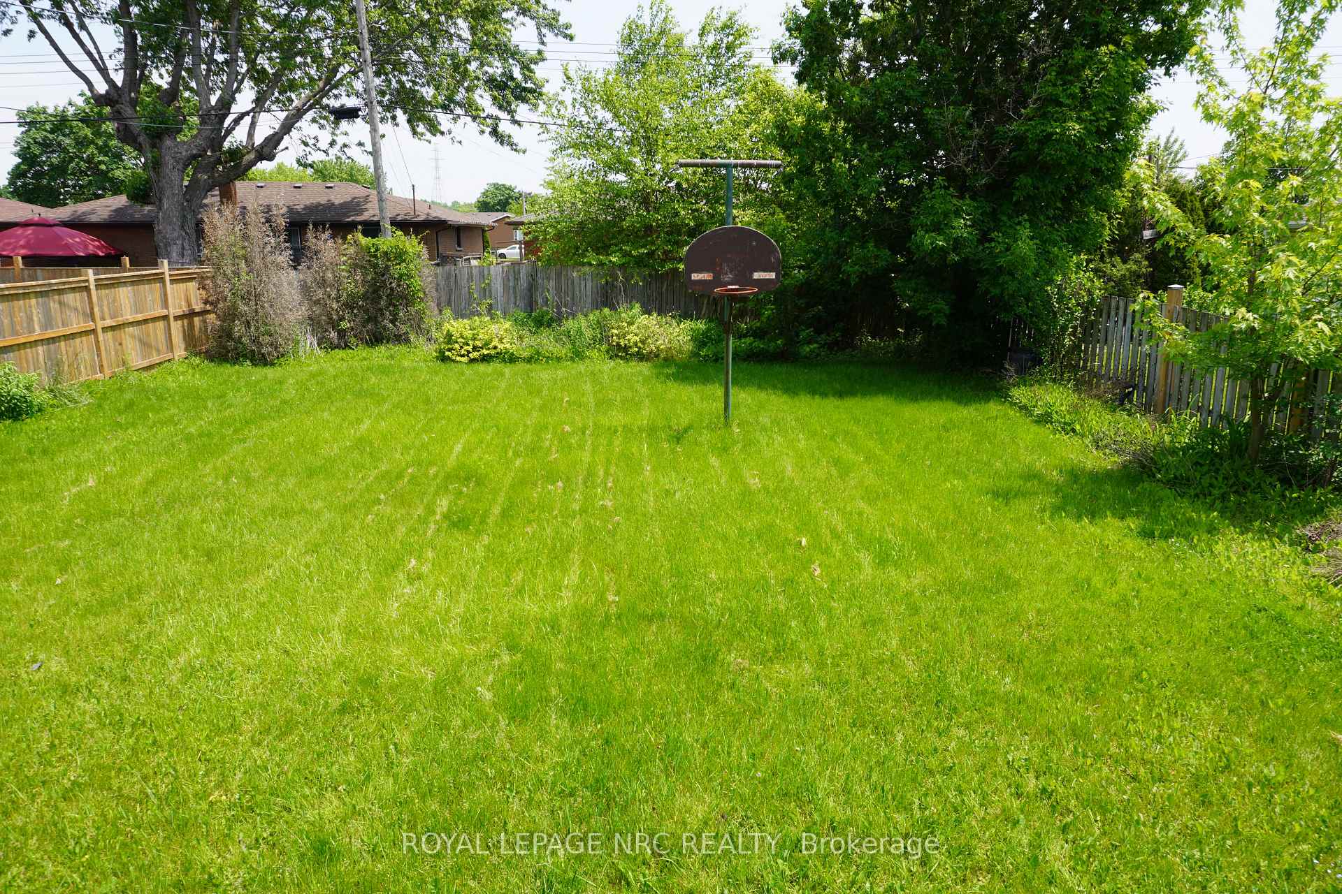 Photo 7 of 120 Golden Boulevard E, Welland, Lincoln/Crowland — HOMEH