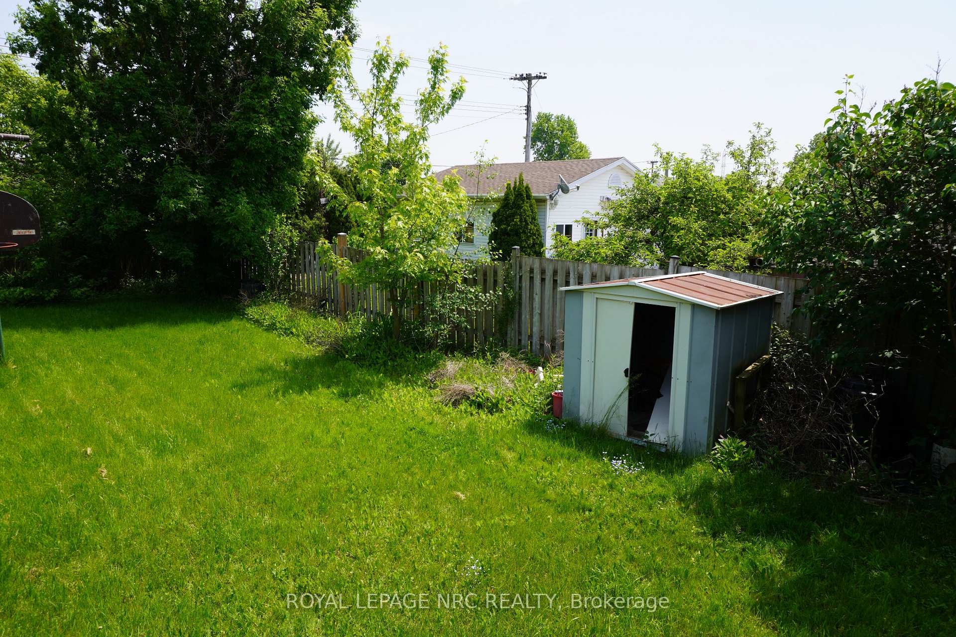 Photo 8 of 120 Golden Boulevard E, Welland, Lincoln/Crowland — HOMEH