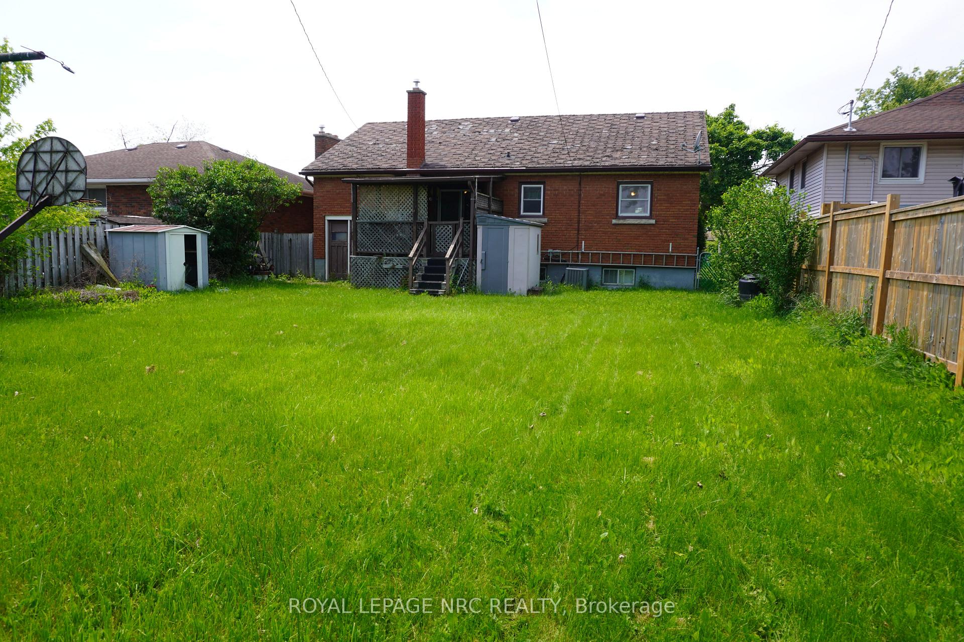 Photo 9 of 120 Golden Boulevard E, Welland, Lincoln/Crowland — HOMEH