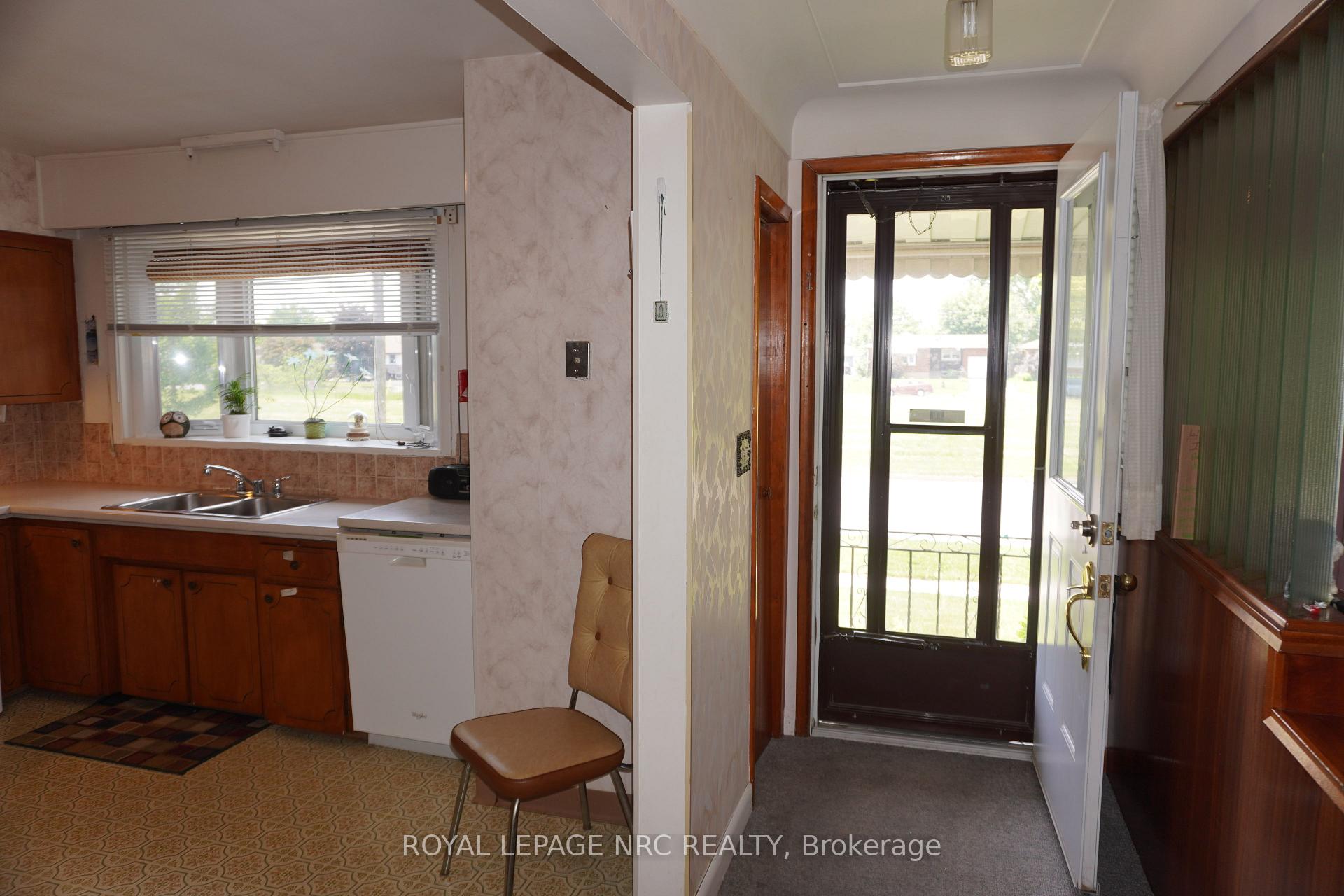 Photo 11 of 120 Golden Boulevard E, Welland, Lincoln/Crowland — HOMEH