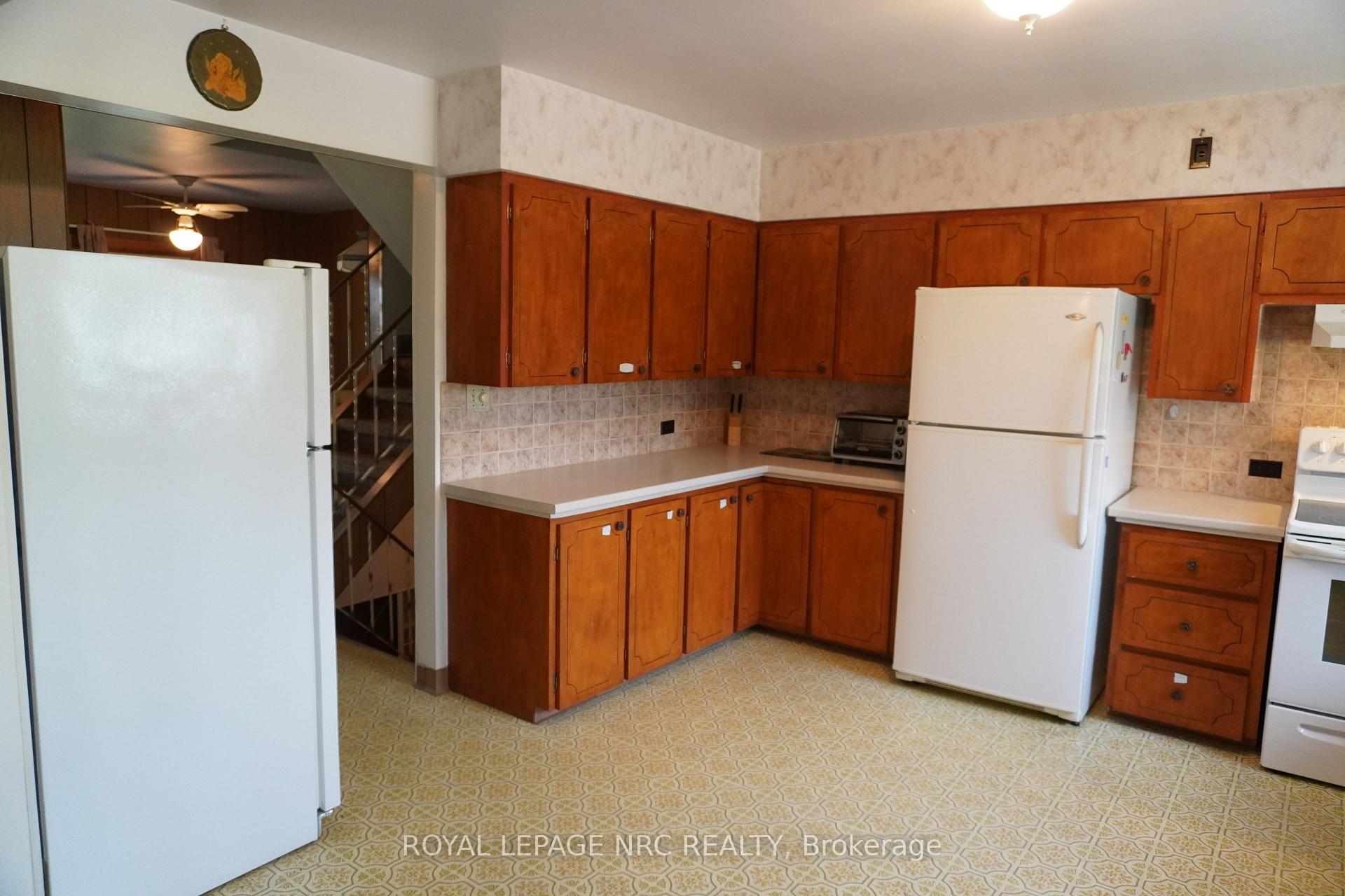 Photo 16 of 120 Golden Boulevard E, Welland, Lincoln/Crowland — HOMEH