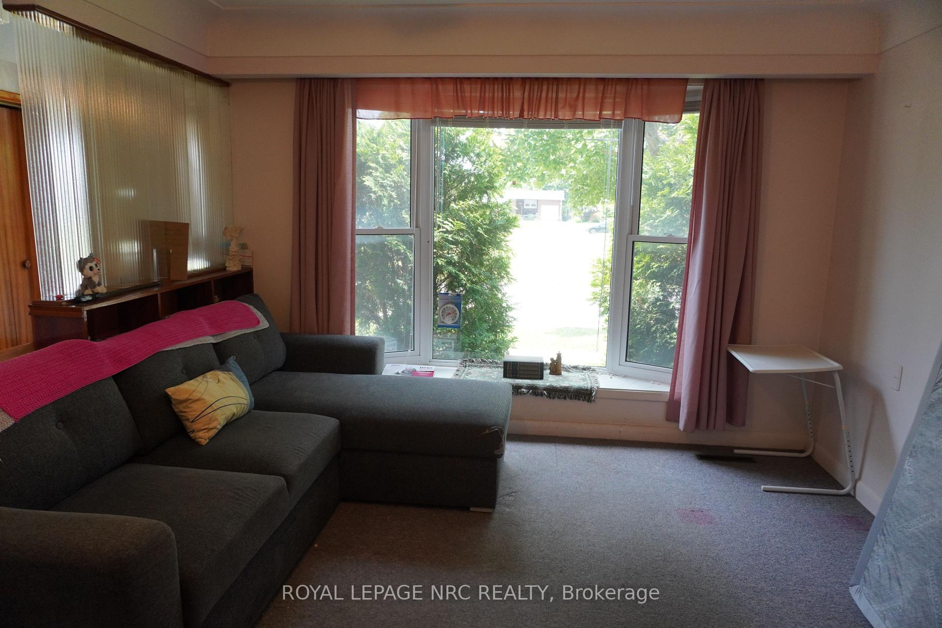 Photo 22 of 120 Golden Boulevard E, Welland, Lincoln/Crowland — HOMEH