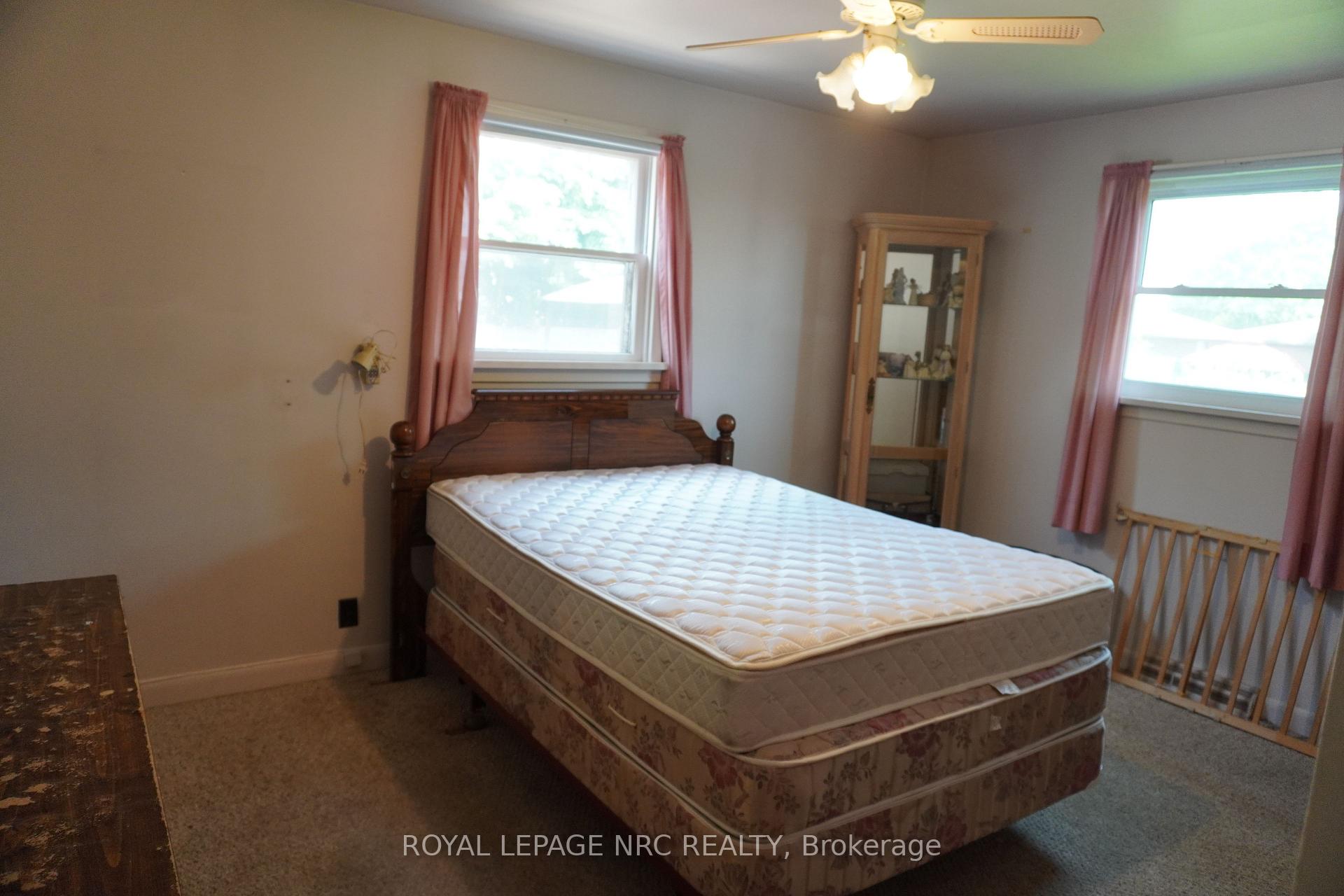 Photo 26 of 120 Golden Boulevard E, Welland, Lincoln/Crowland — HOMEH