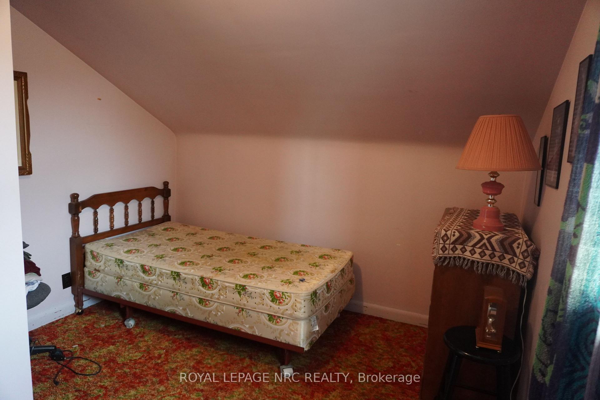 Photo 36 of 120 Golden Boulevard E, Welland, Lincoln/Crowland — HOMEH