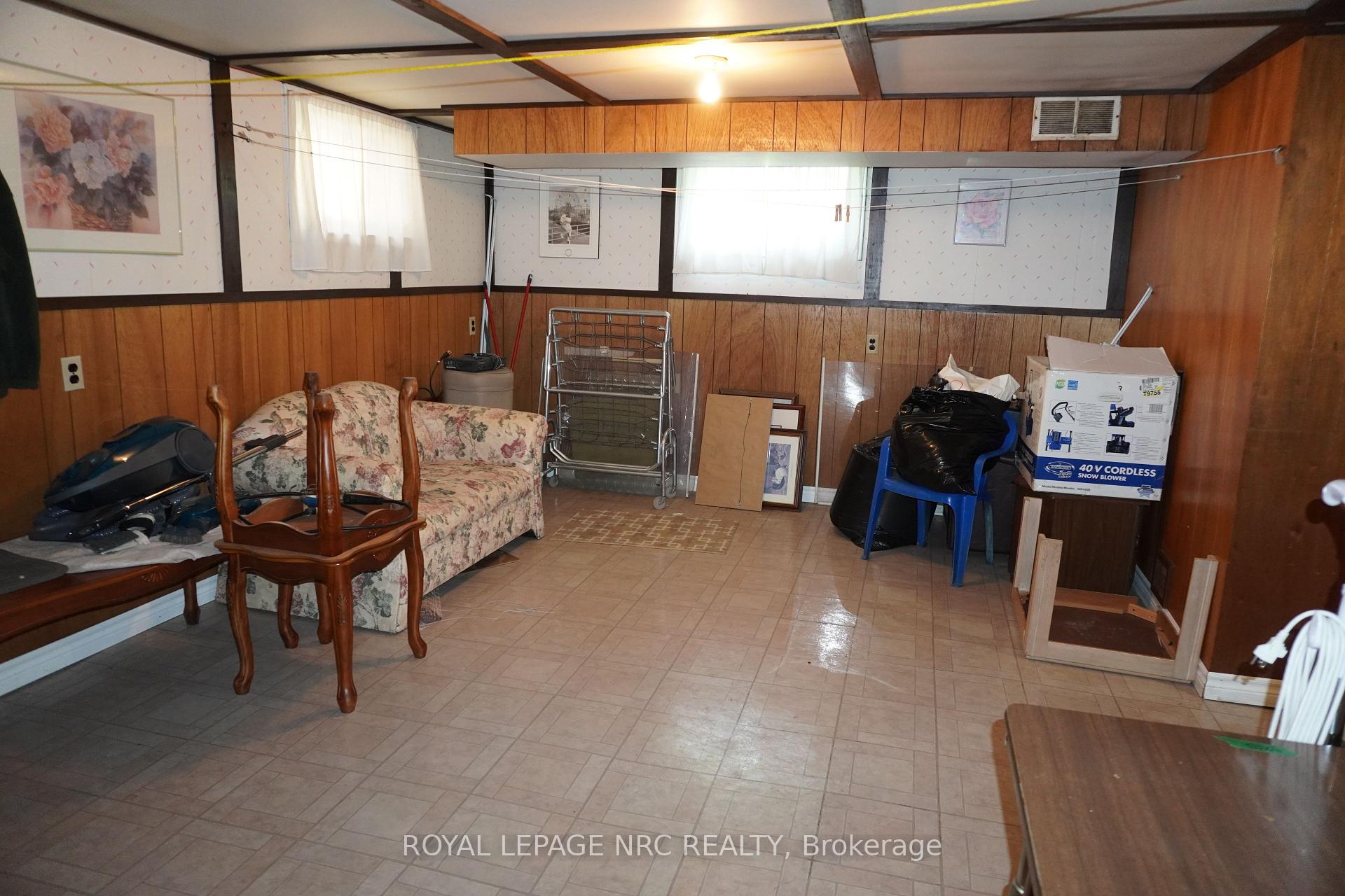 Photo 42 of 120 Golden Boulevard E, Welland, Lincoln/Crowland — HOMEH