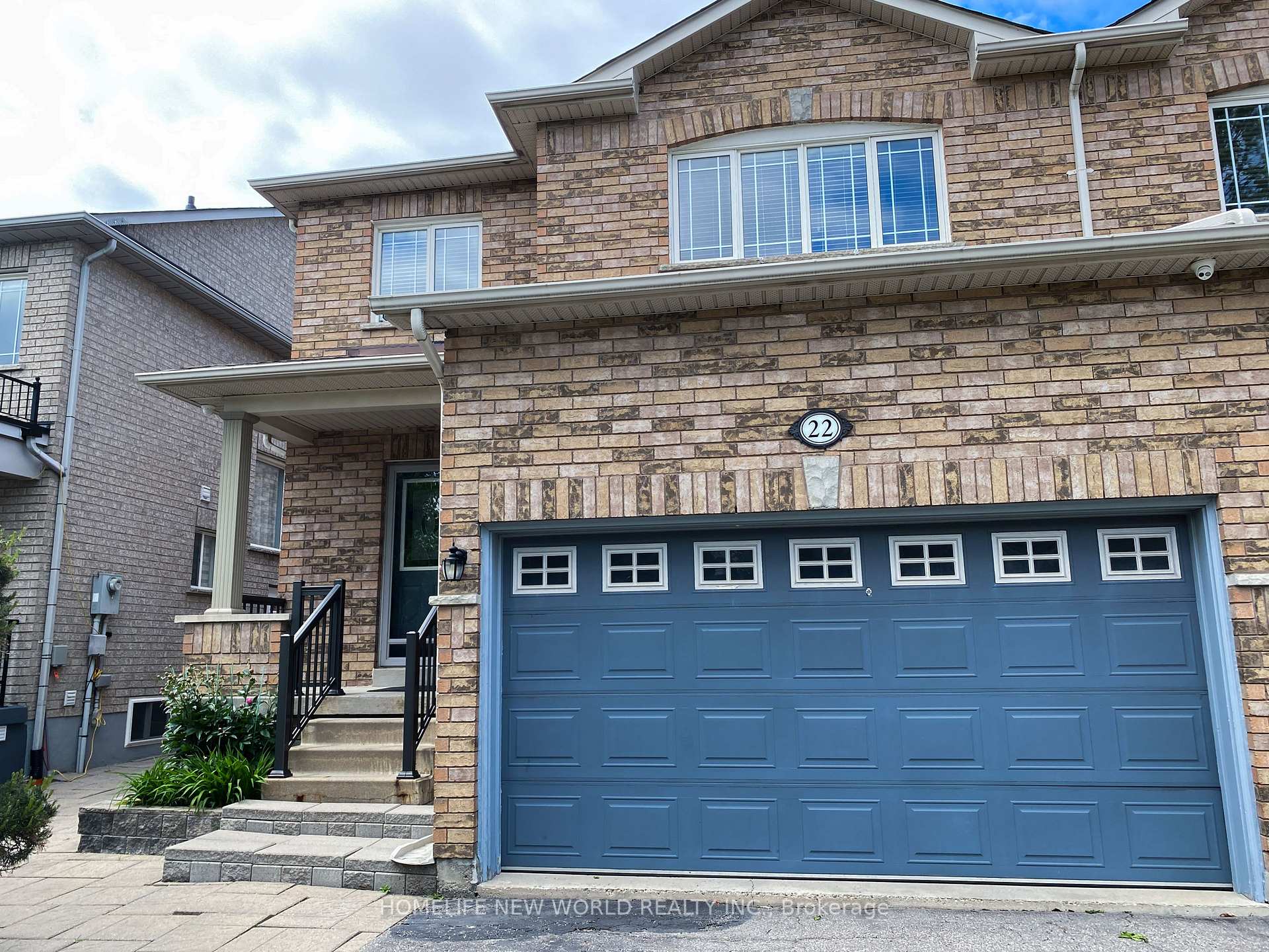 Photo 2 of Unit Main/Upper, 22 Corkwood Crescent, Vaughan, Maple — HOMEH